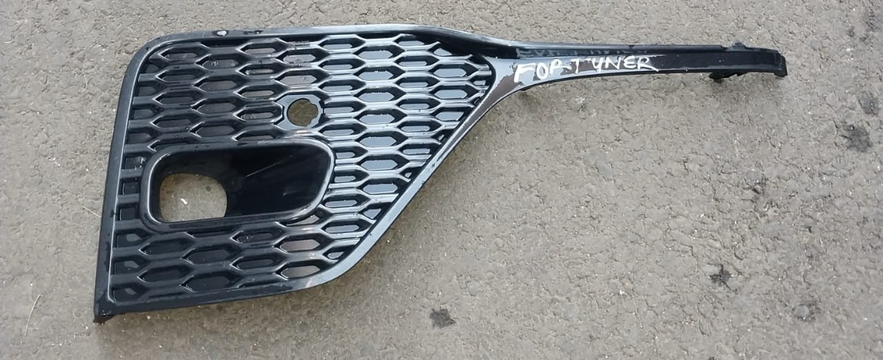 Fortuner fog light cover