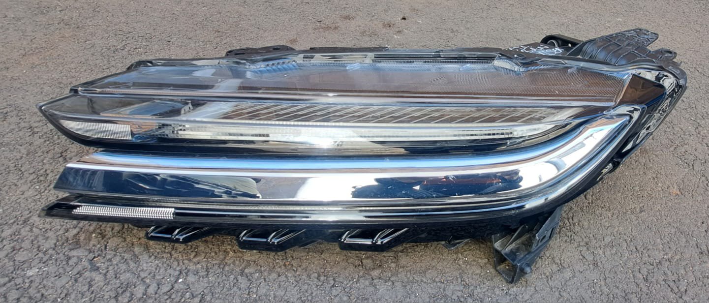 Mercedes W117 Cla right headlight - Image 2
