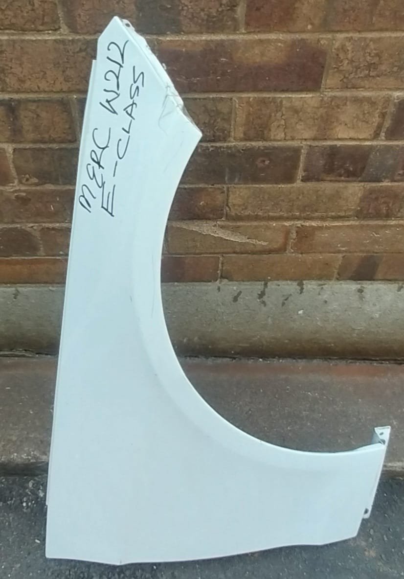 Mercedes E class W212 right fender