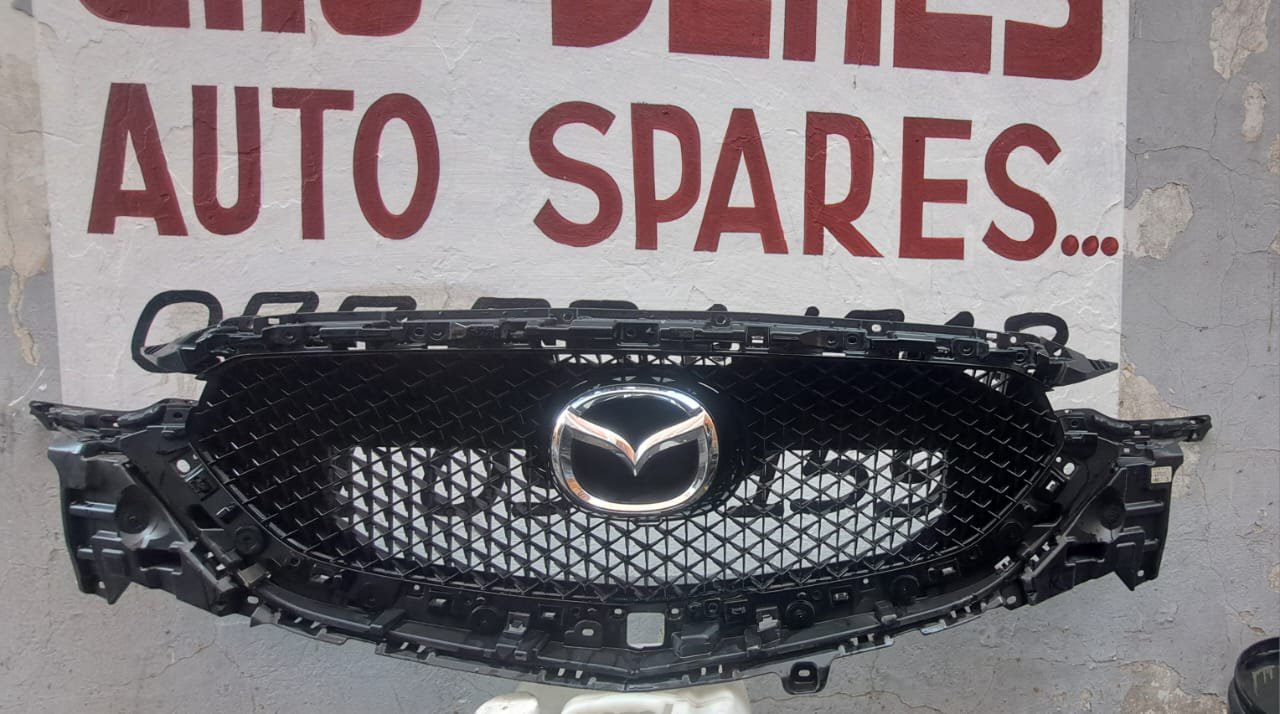 Mazda CX-5 main grille
