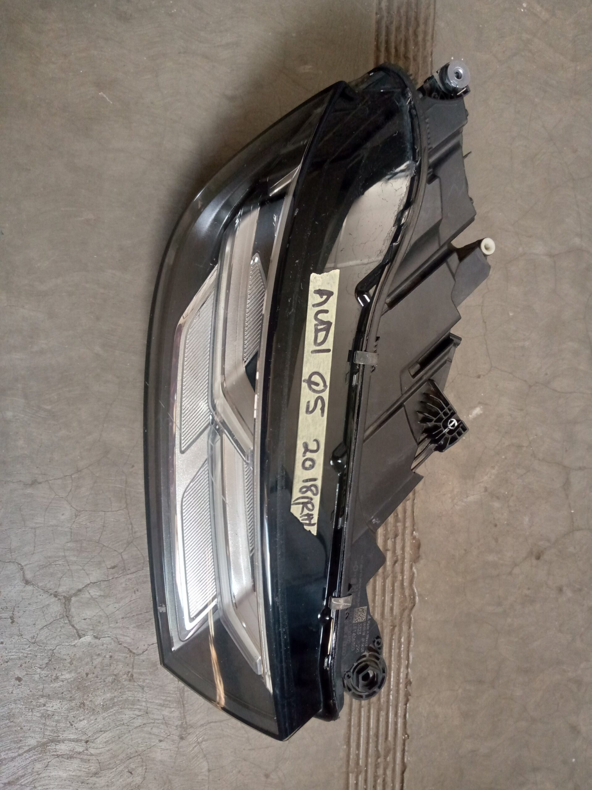 AUDI Q5 2018 right side Headlight - Image 3