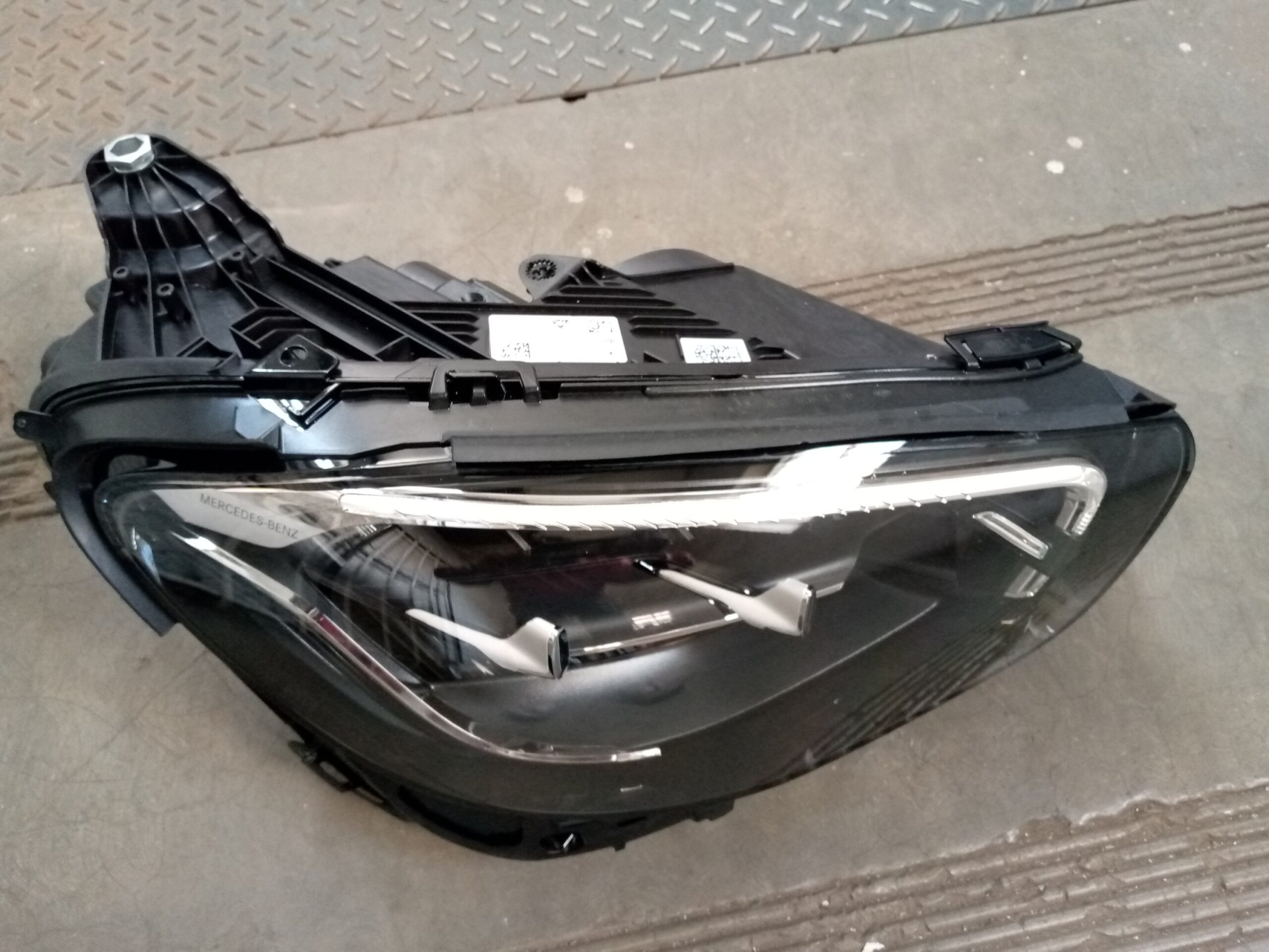 MERCEDES BENZ E_CLASS HEADLIGHT - Image 5