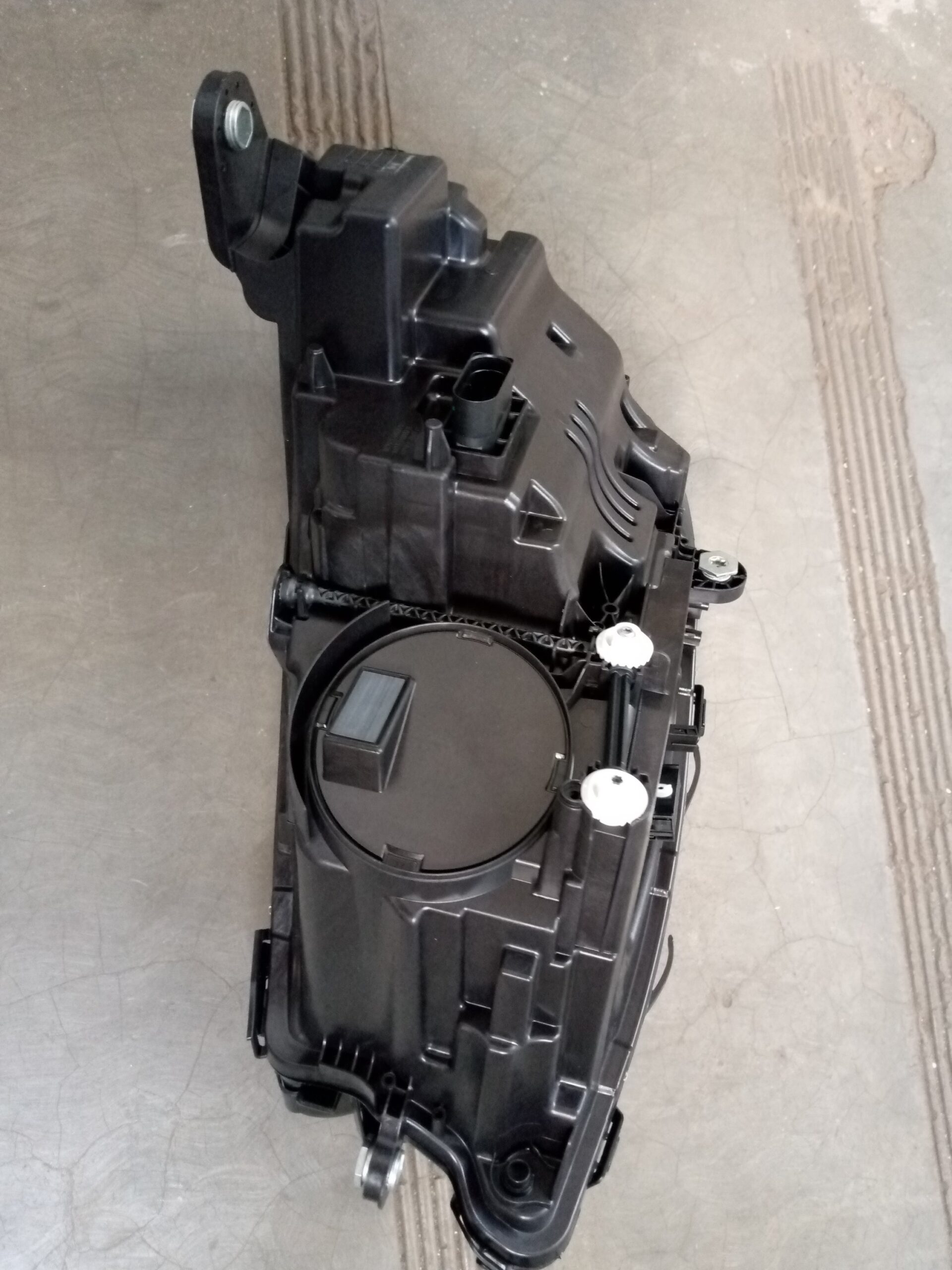 MERCEDES BENZ E_CLASS HEADLIGHT - Image 2