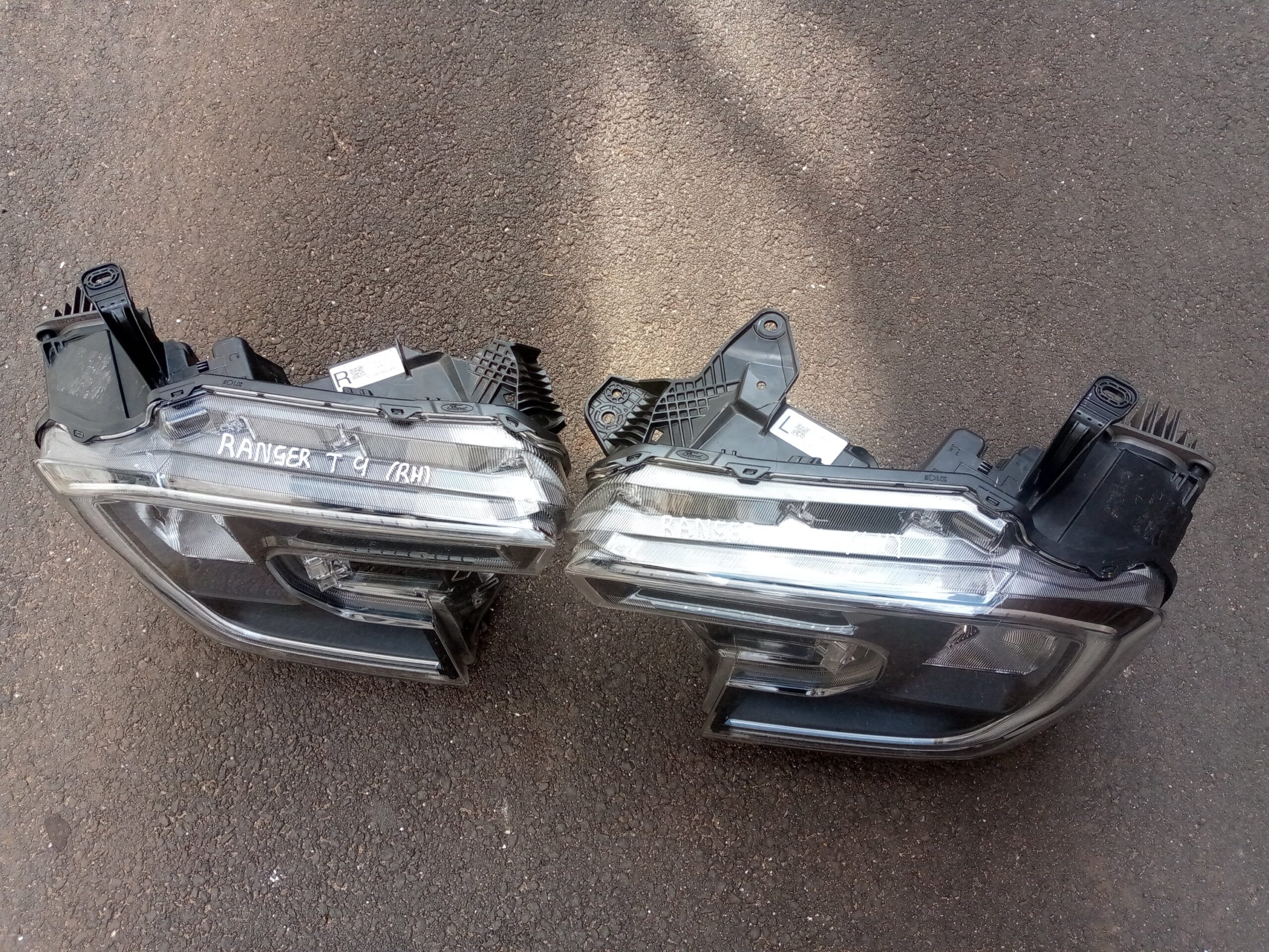 Ford ranger T9 left and right side Headlight - Image 2
