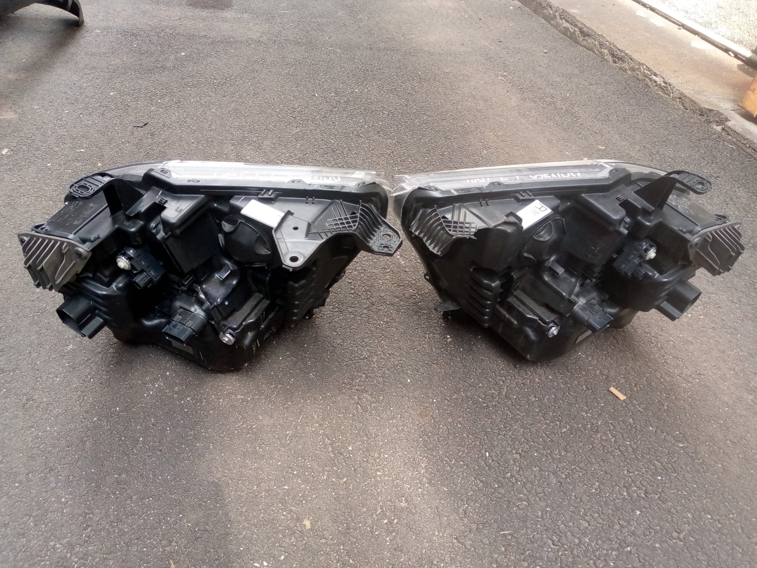 Ford ranger T9 left and right side Headlight - Image 4