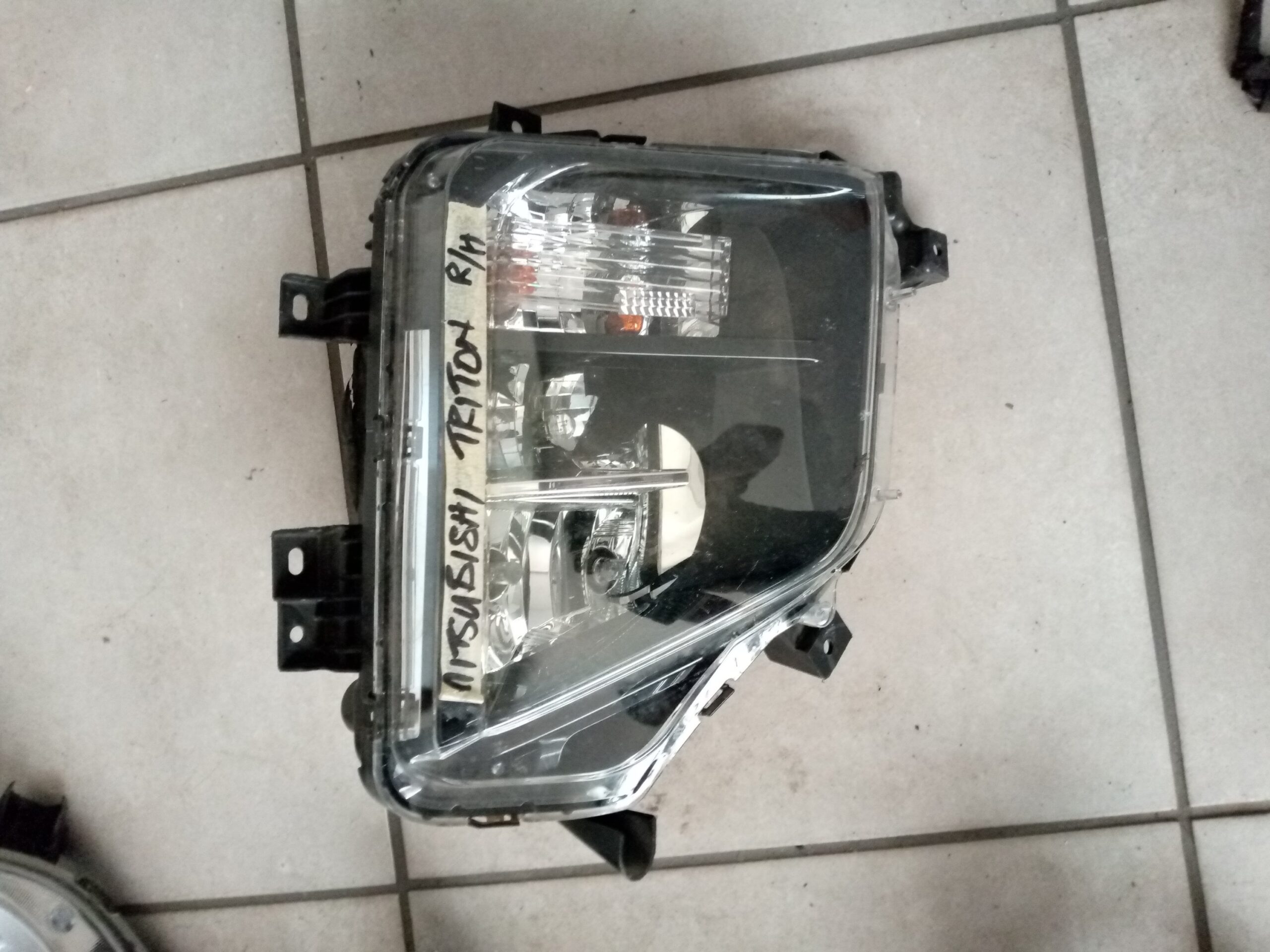 Mitsubishi triton right side Taillight - Image 2