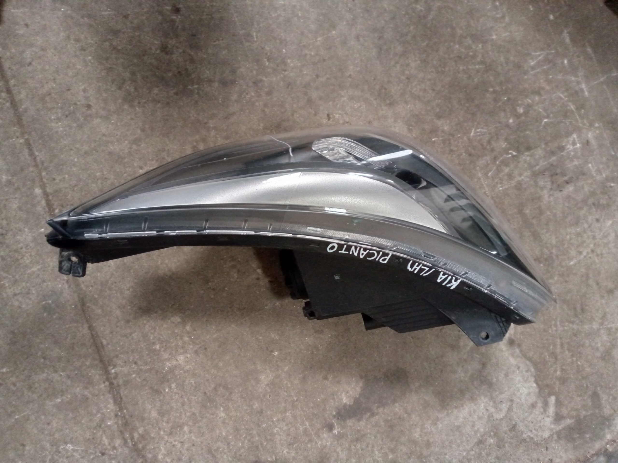 KIA picanto left side Headlight - Image 2
