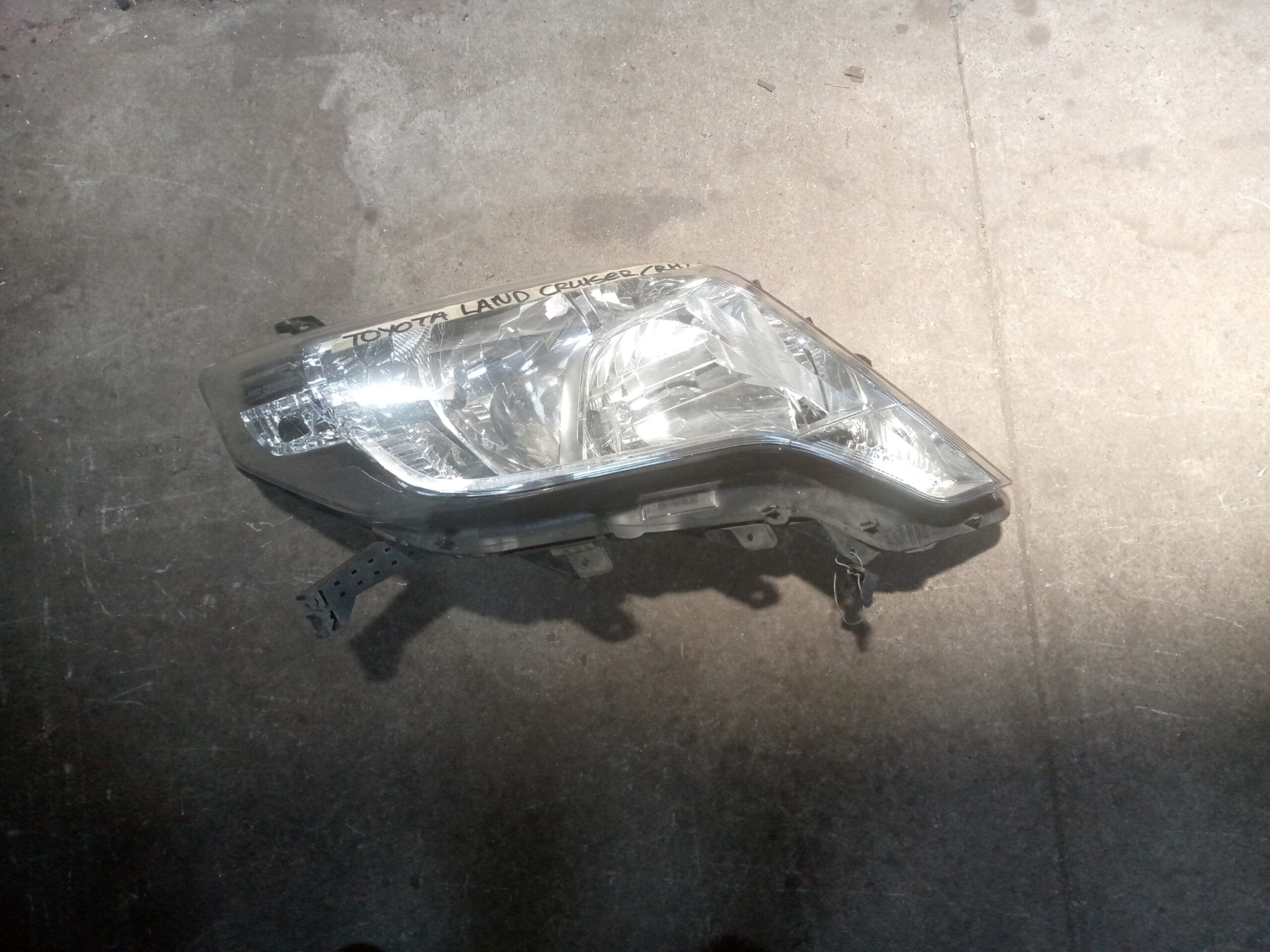 Toyota landcruiser right side Headlight