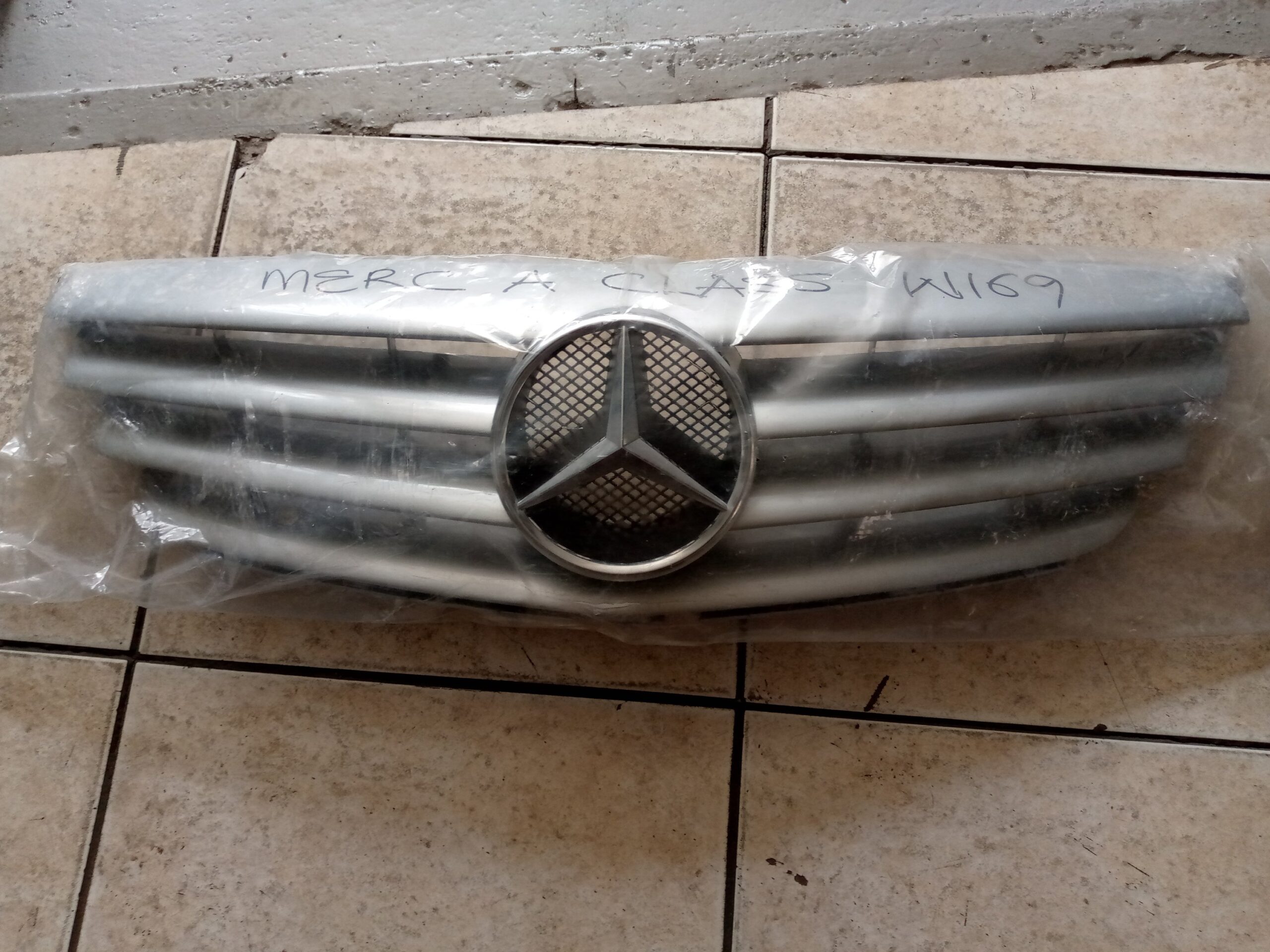 MERCEDES A ClASS W169 GRILLE