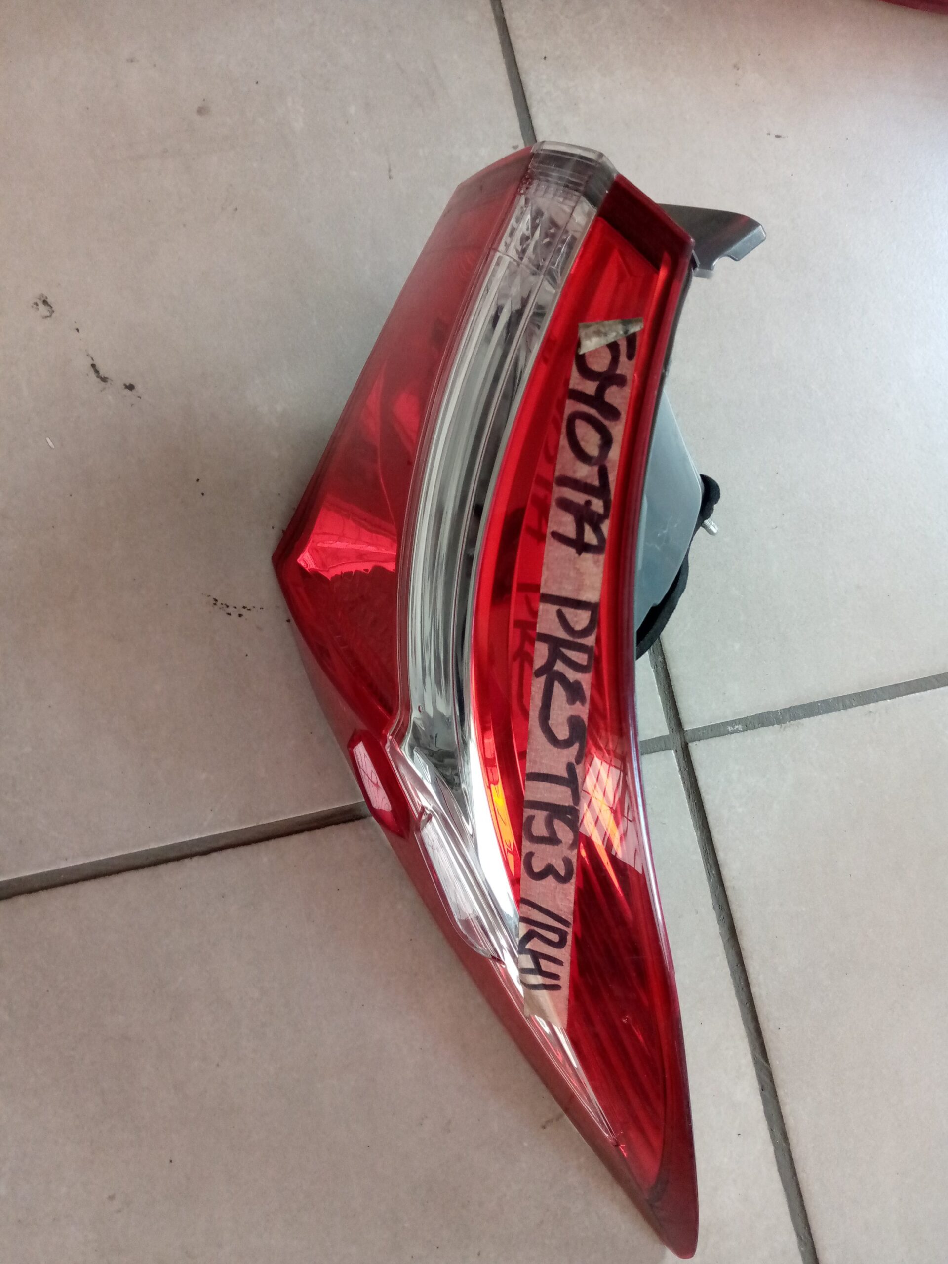 TOYOTA PRESTIGE RH TAILLIGHT