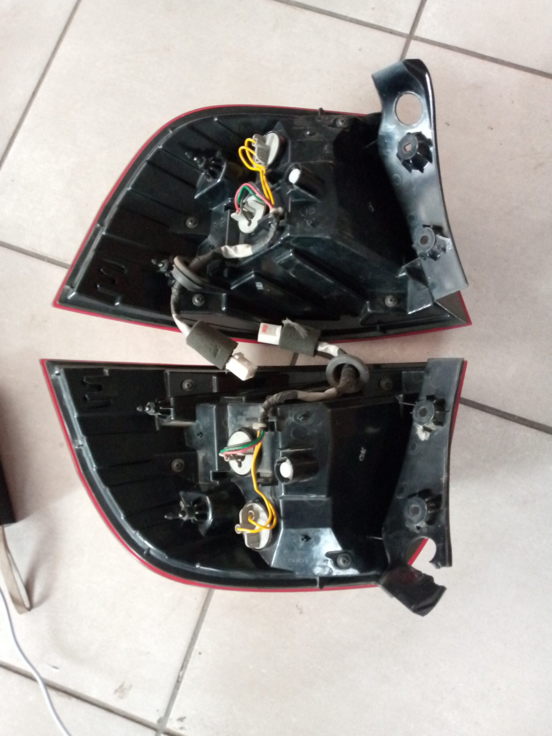 Kia Rio left and right Taillight - Image 2