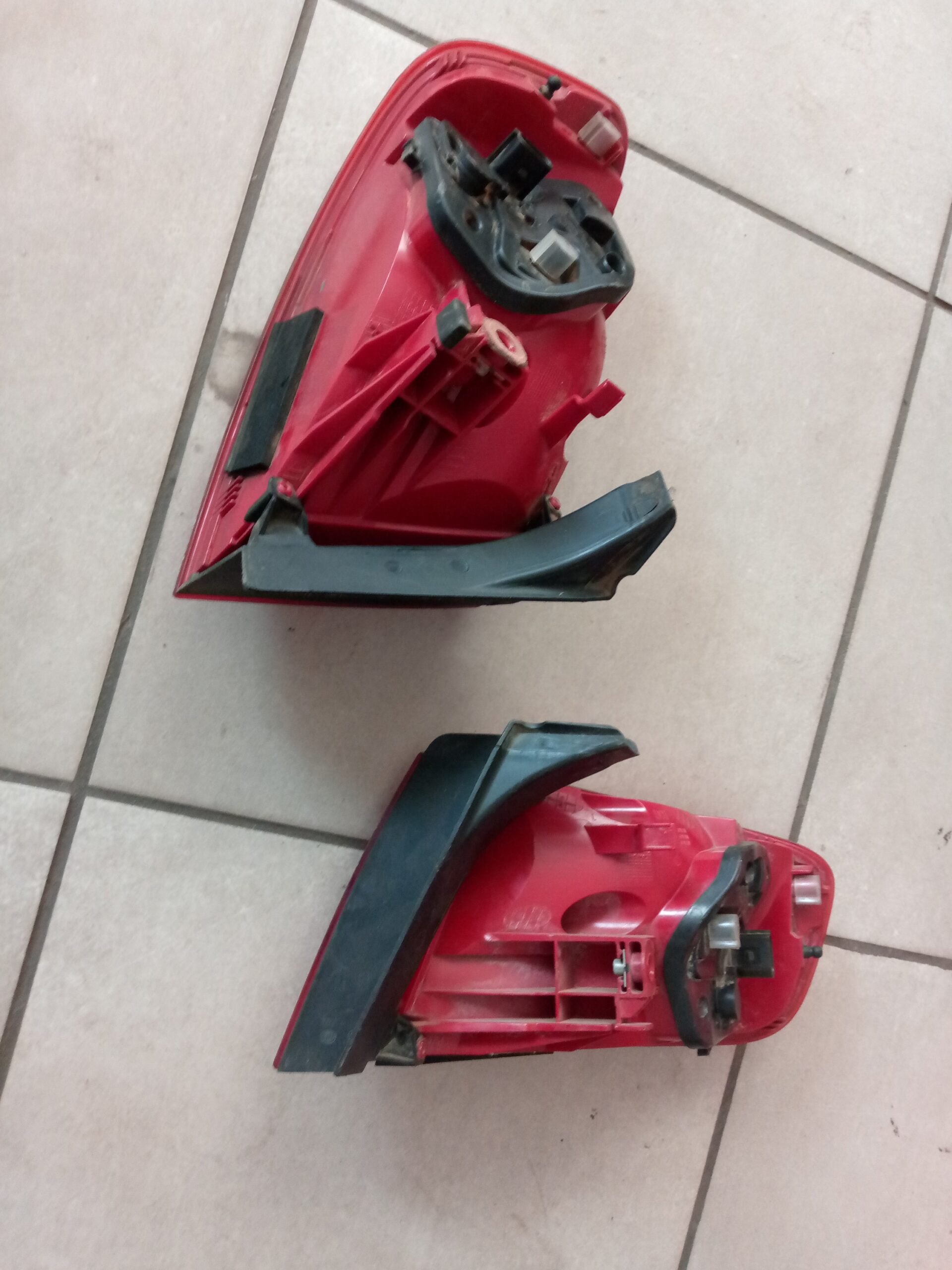A4 B8 right side and left side Taillight - Image 2