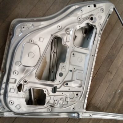 COROLLA PRESTIGE LEFT SIDE DOOR