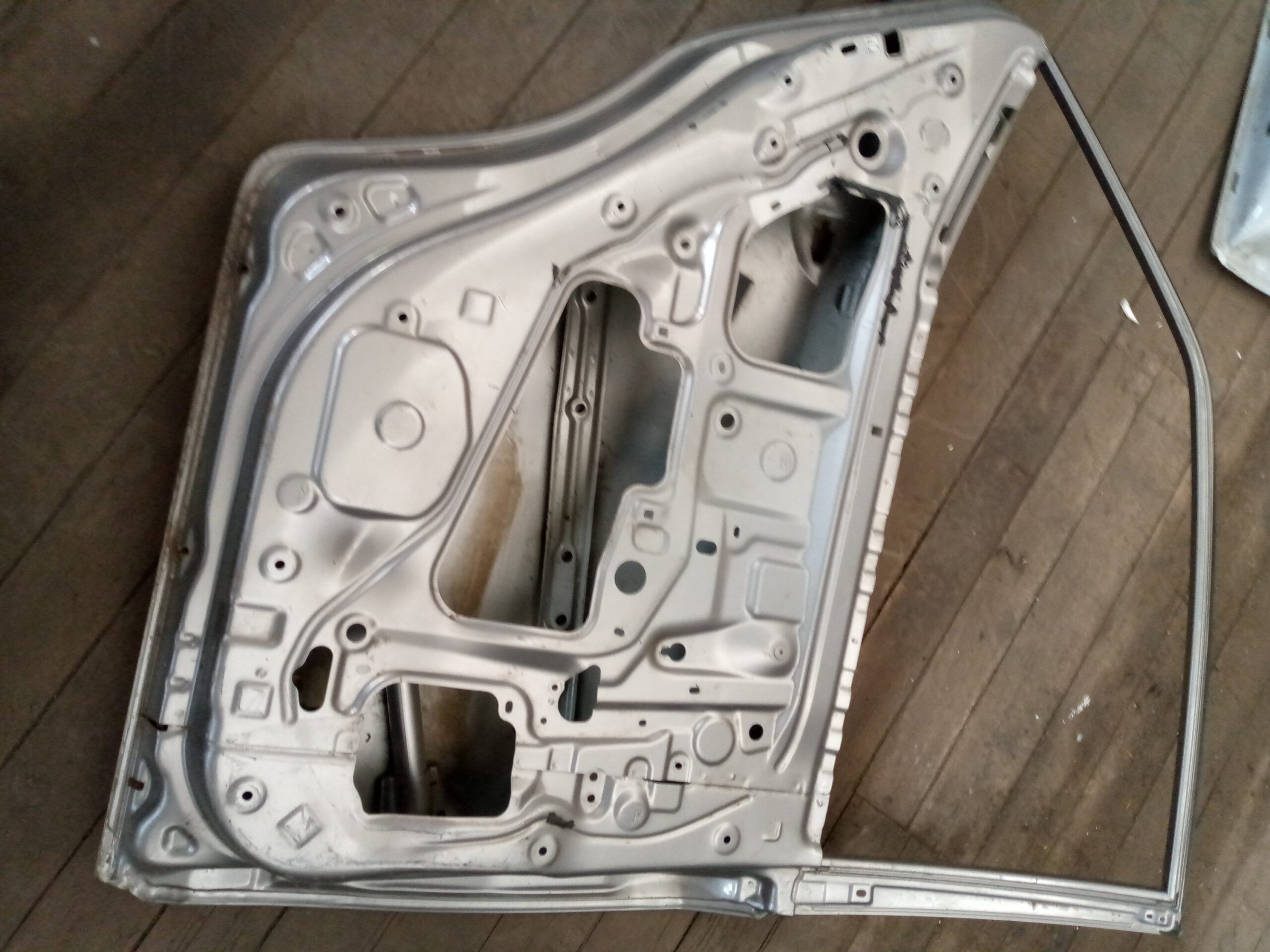 COROLLA PRESTIGE LEFT SIDE DOOR - Image 2