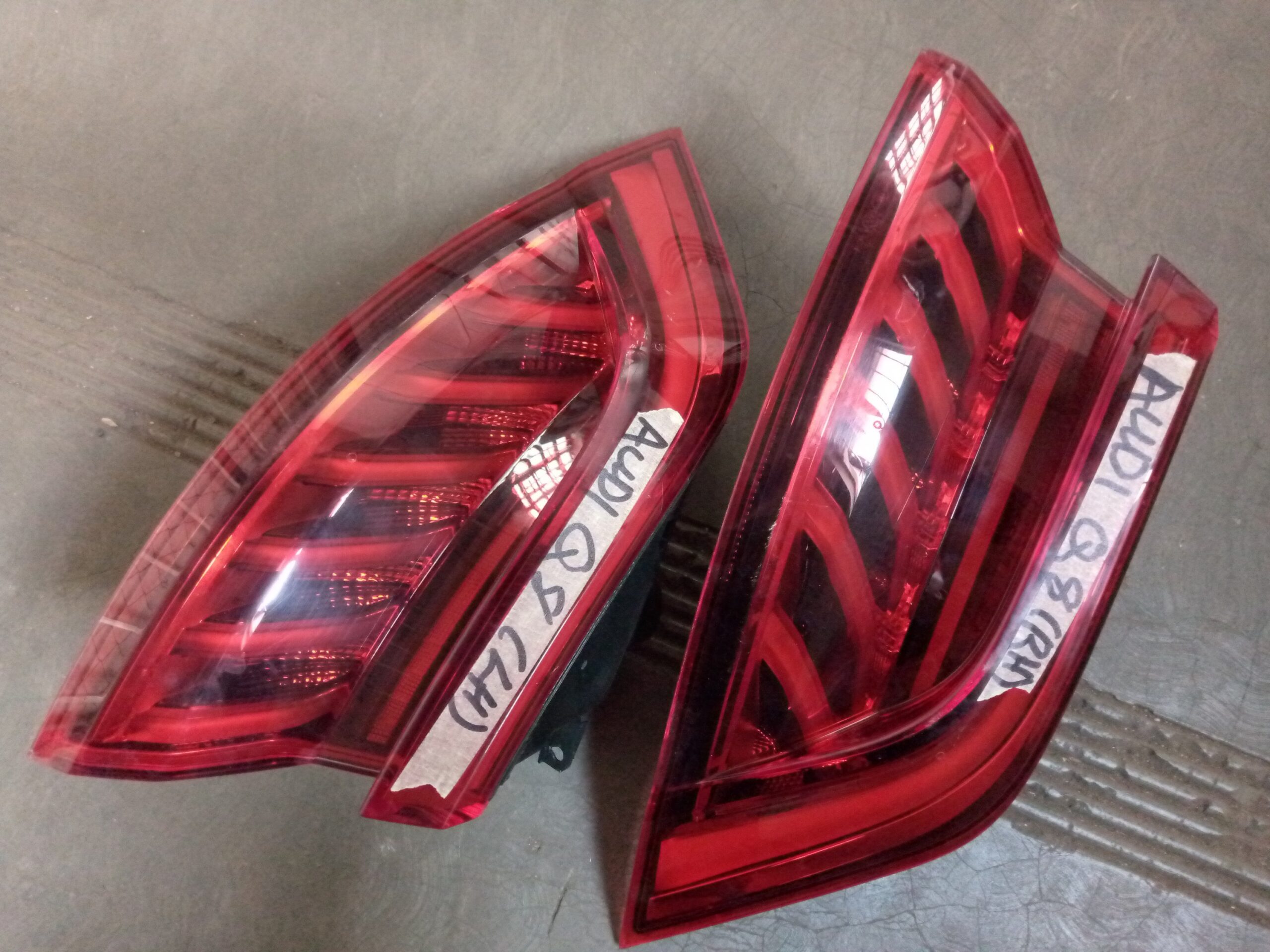 Audi Q8 left and right Headlight - Image 3
