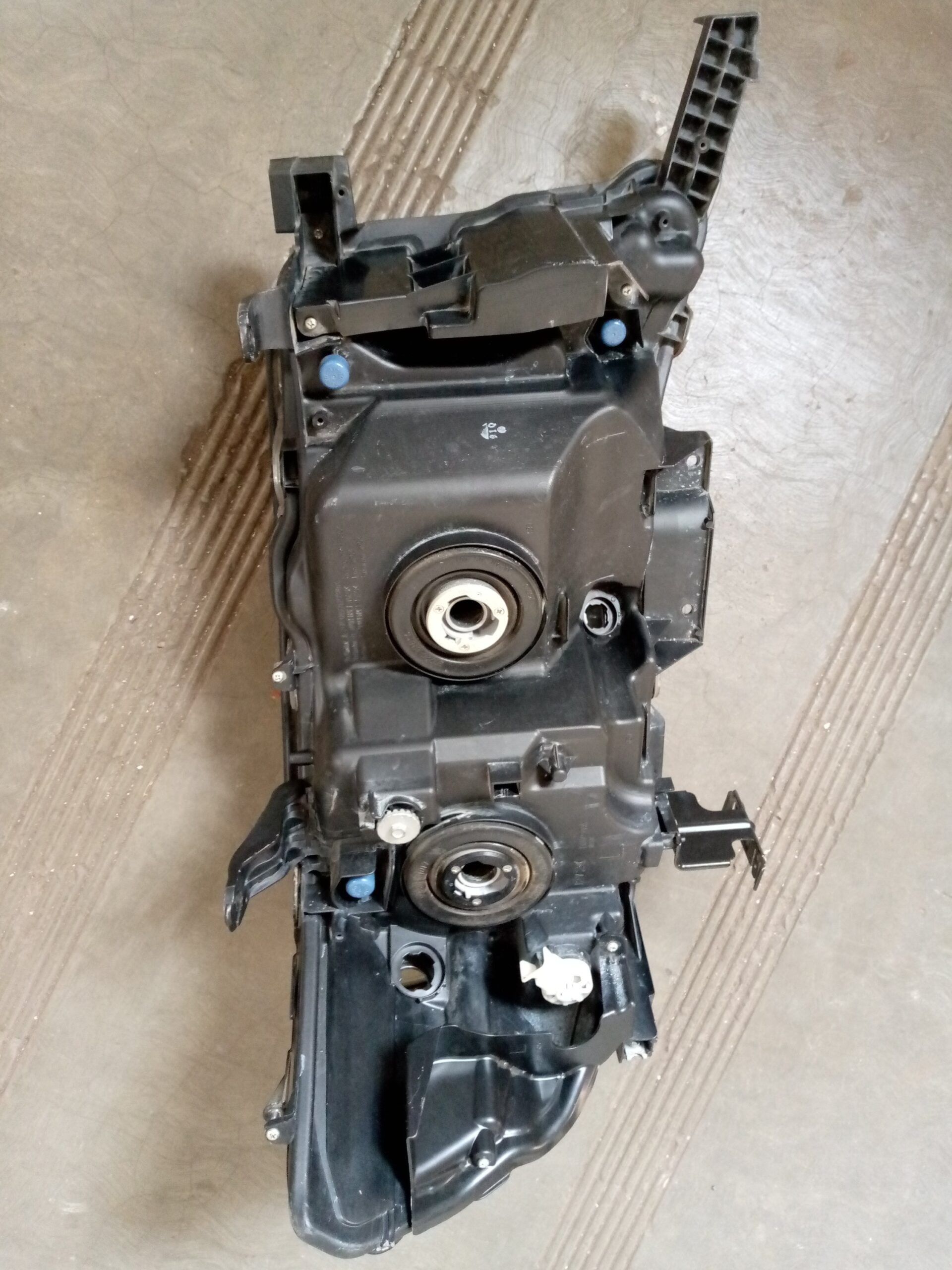 Toyota landcruiser left side Headlight - Image 2