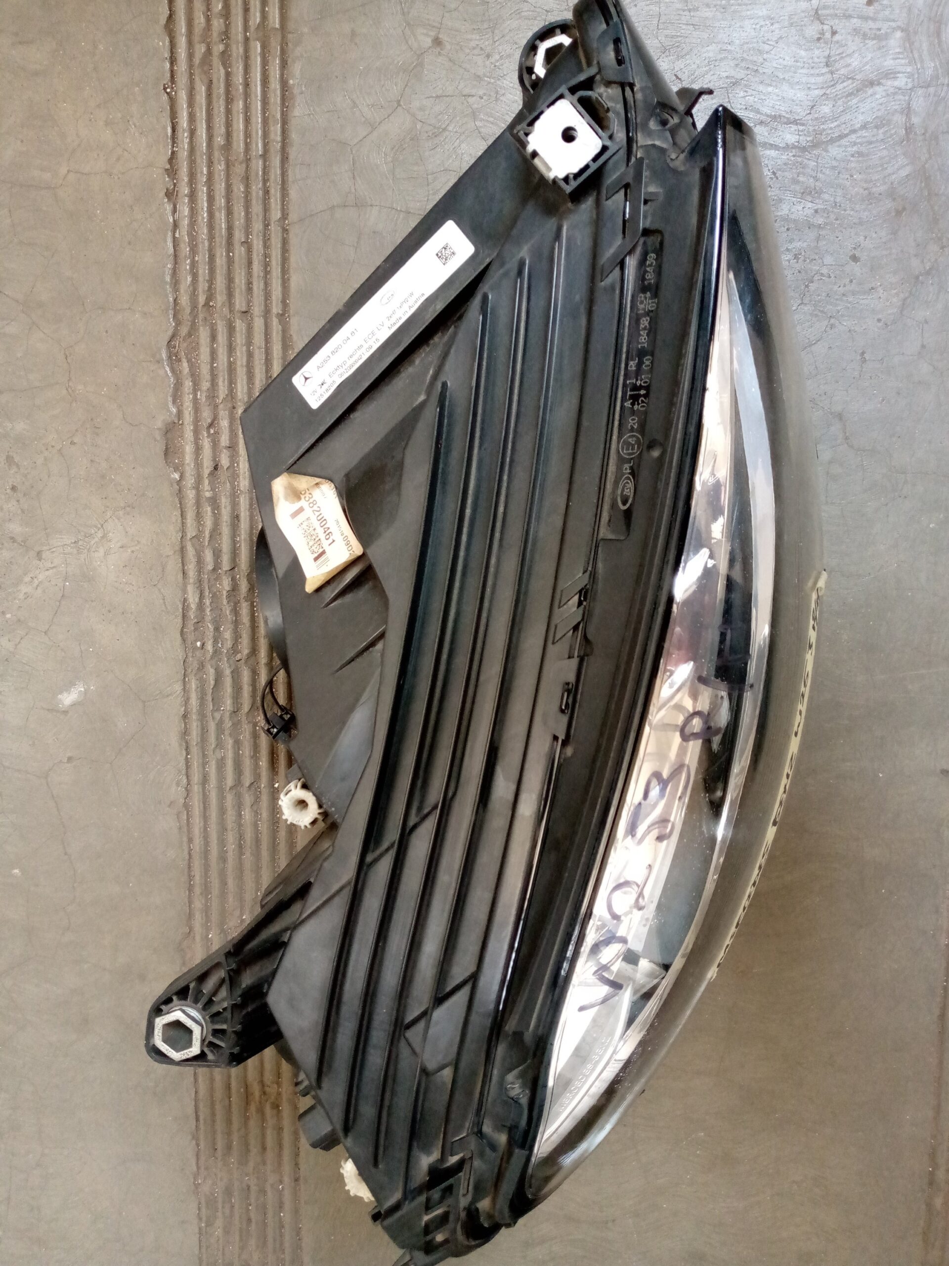w 253 right side Headlight - Image 2