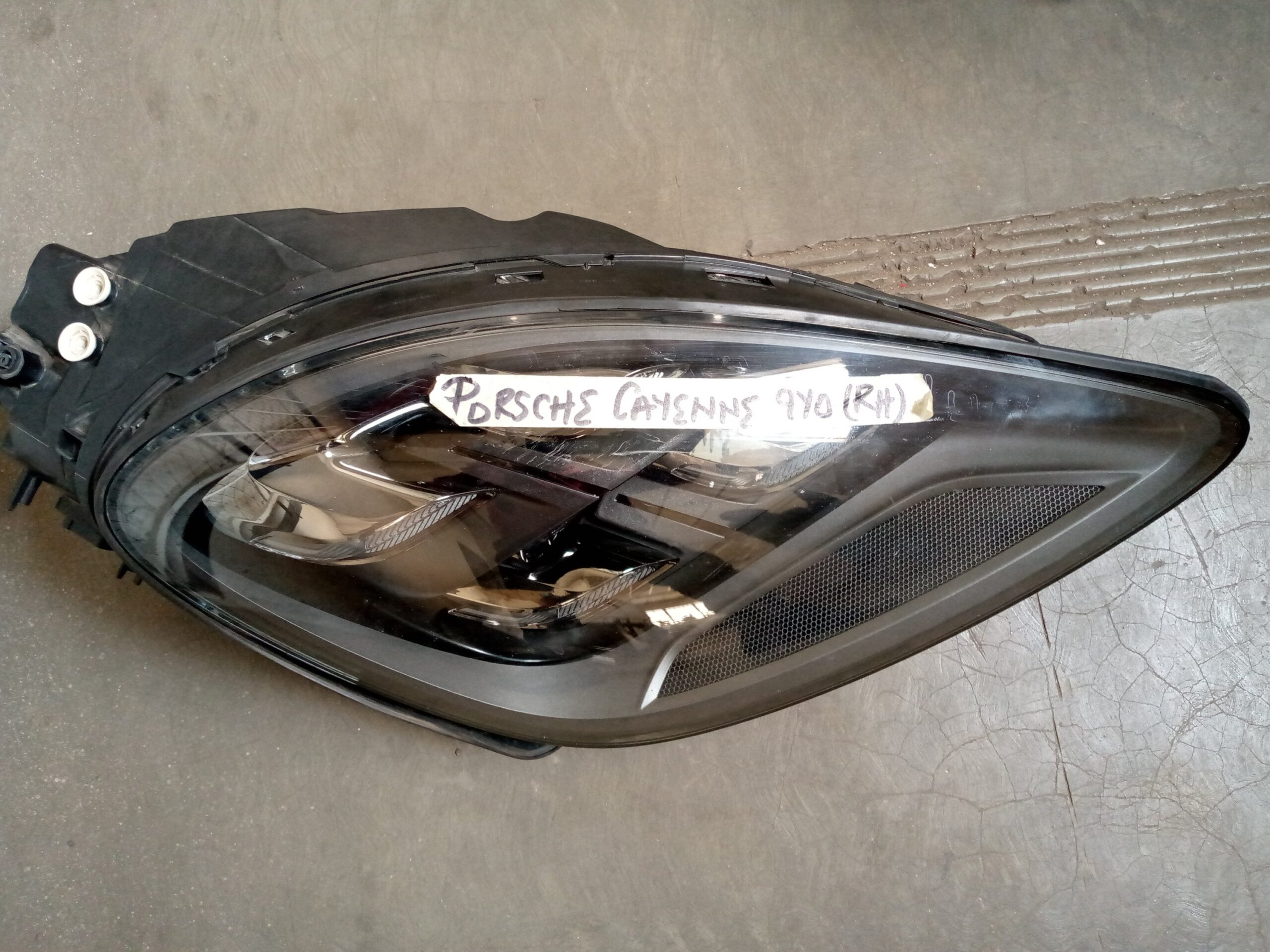 Porsche cayenne 9y0 right side Headlight