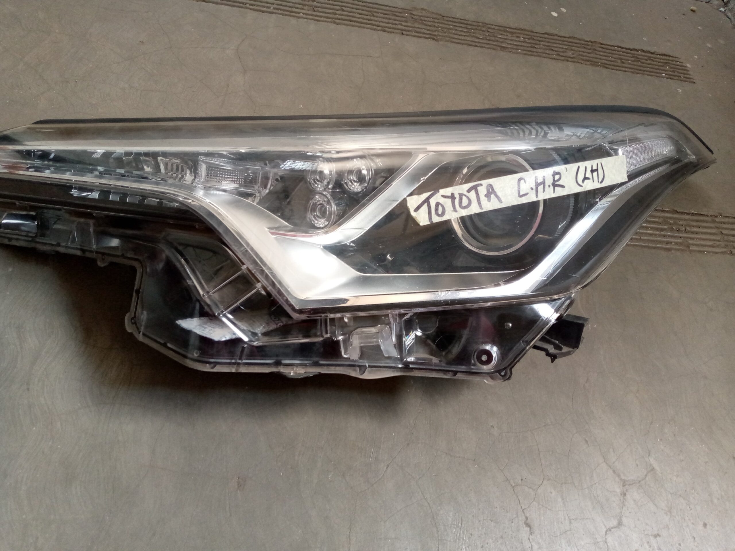 Toyota C_H_R Left side Headlight - Image 2
