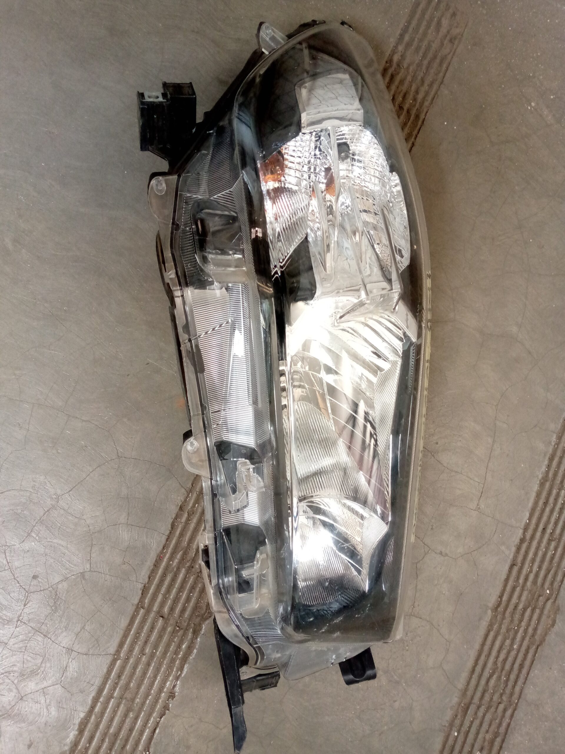 Toyota Hilux GD6 right side Headlight - Image 2