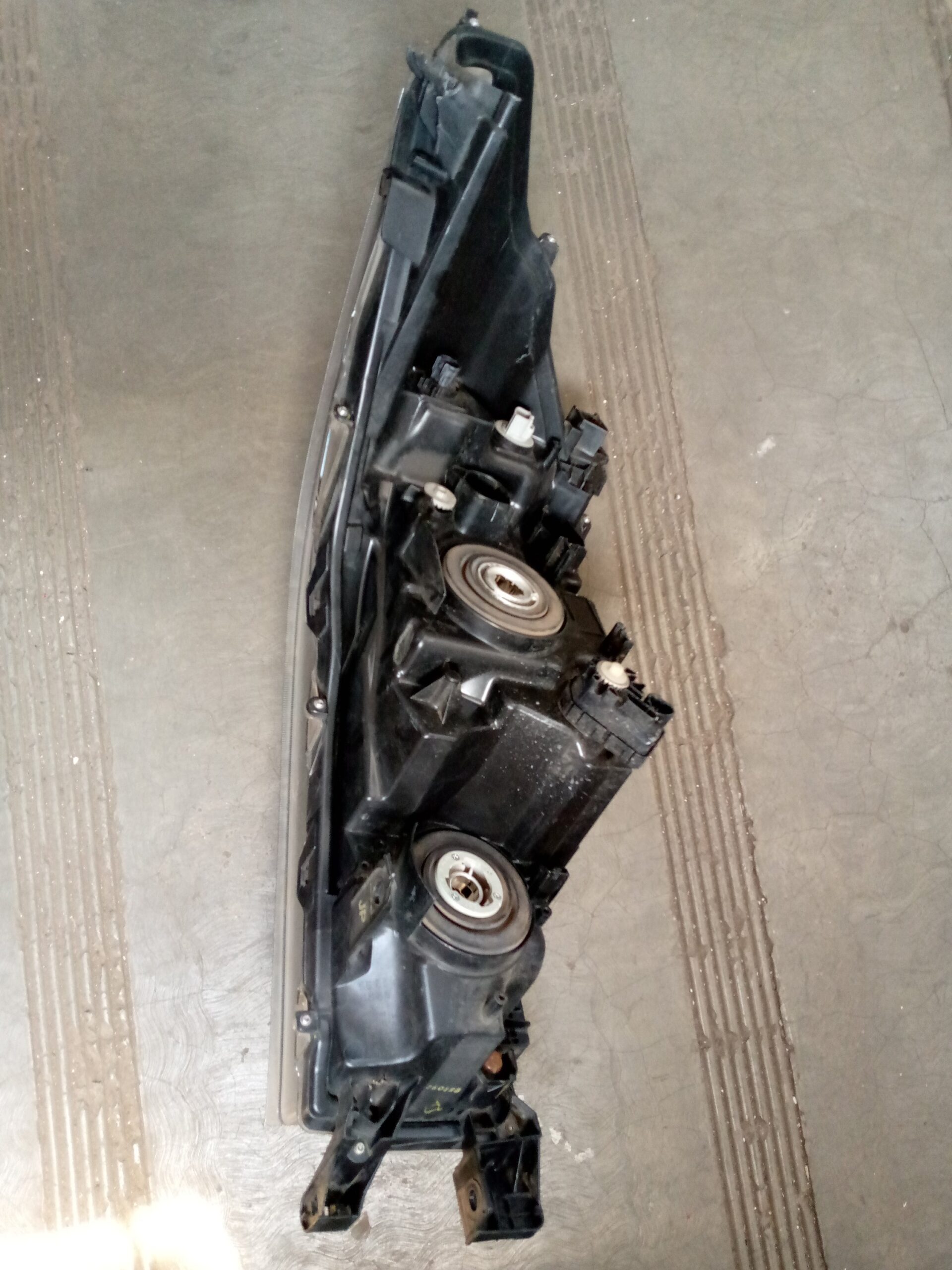 Toyota Hilux GD6 right side Headlight - Image 3