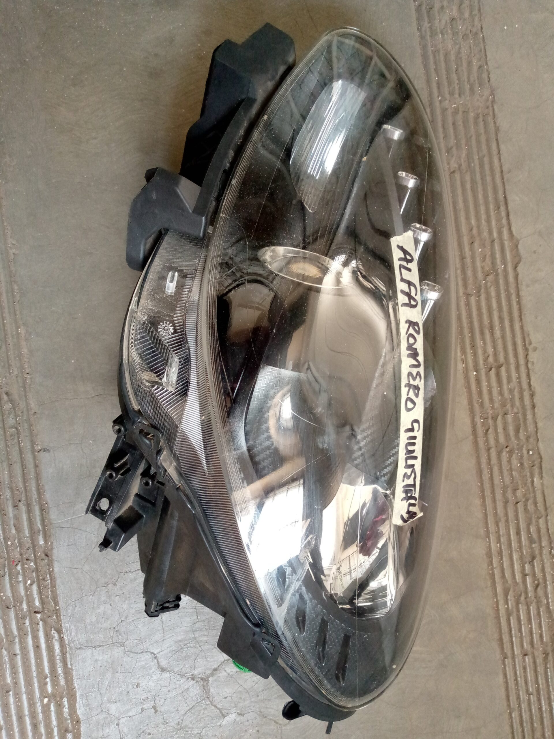 Alfa Romeo giulieta Left side Headlight