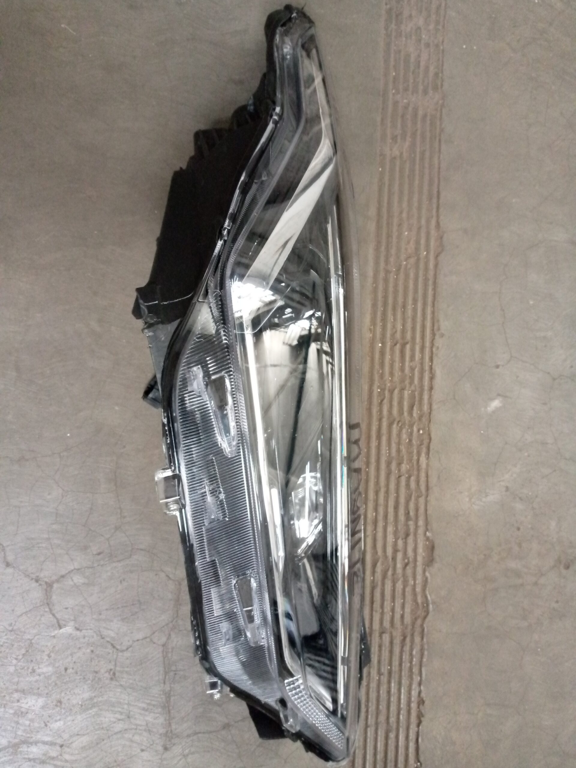 Magnite right side Headlight - Image 2