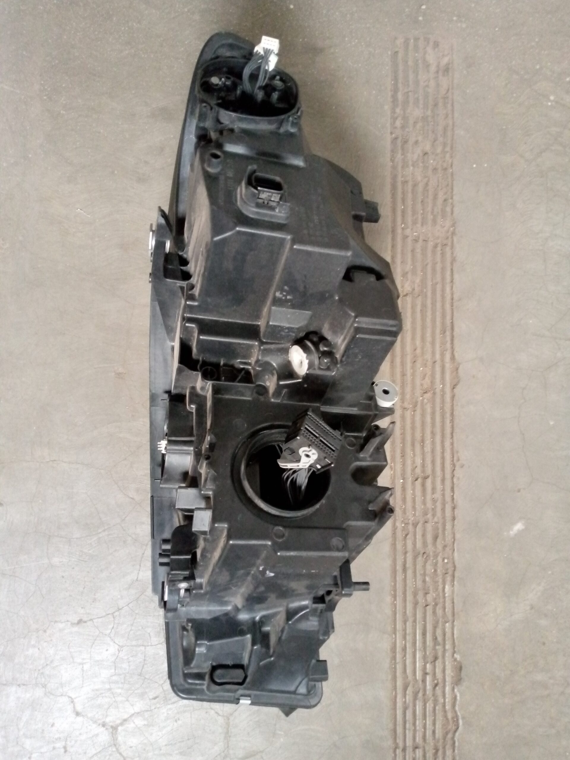 BMW G20 3 series right side Headlight - Image 3