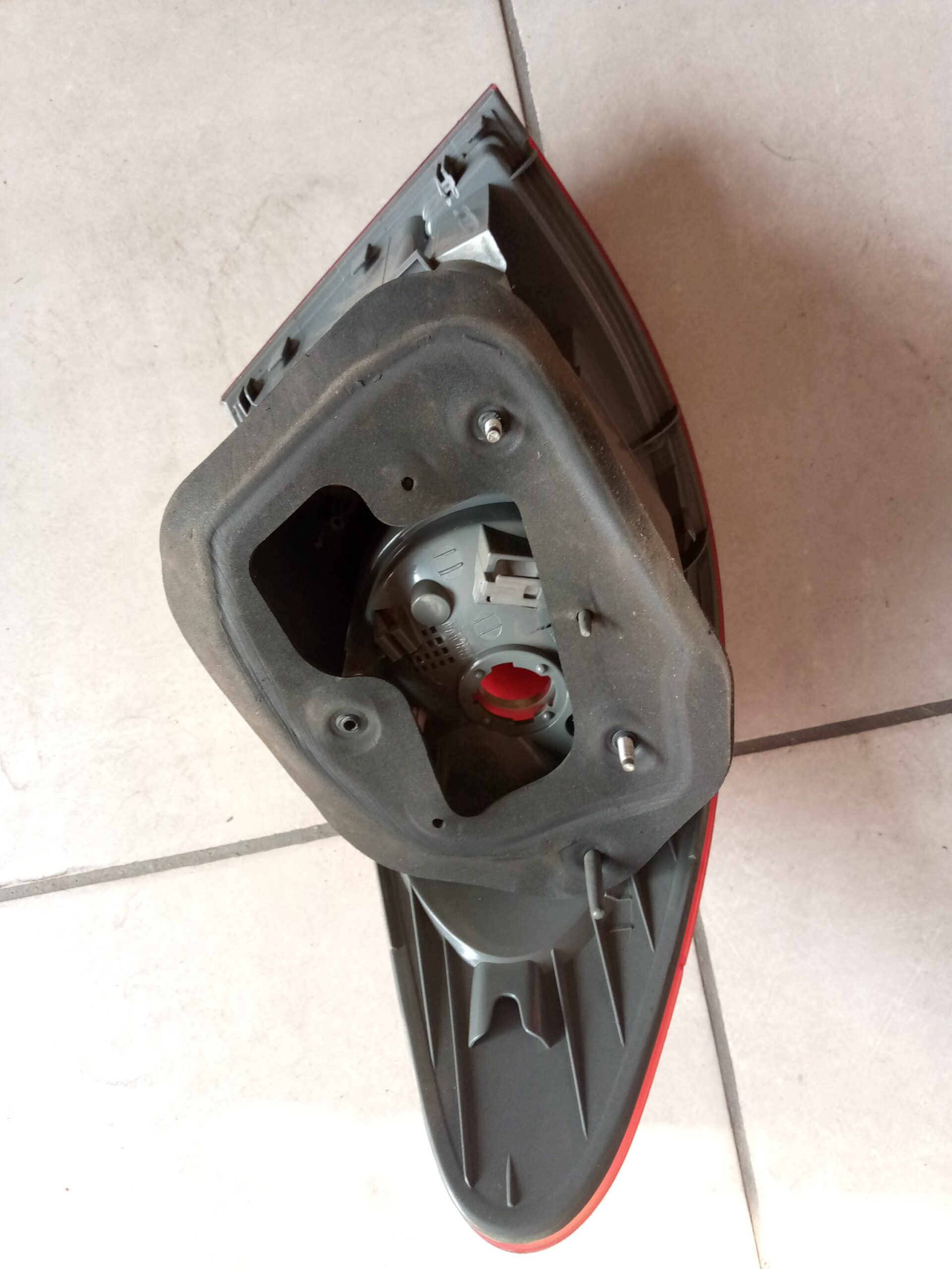 HYUNDAI Elantra right side Taillight - Image 2
