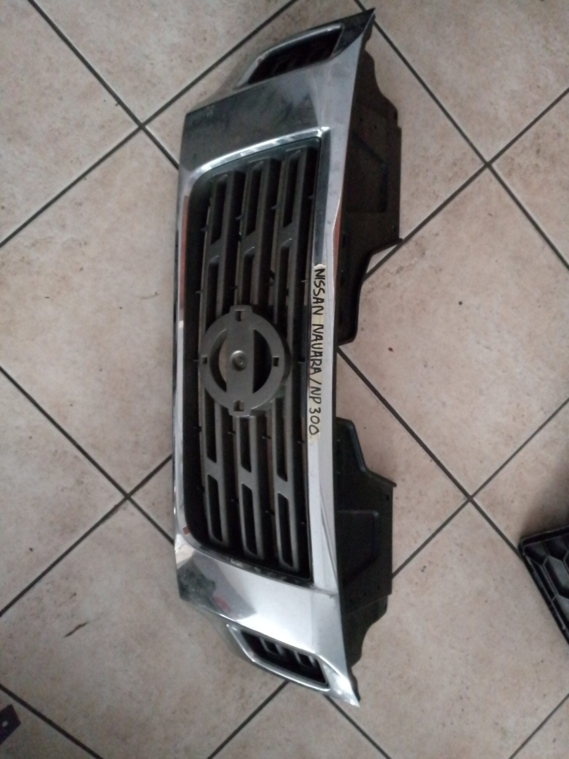 NISSAN NAVARA/ NP300 grille