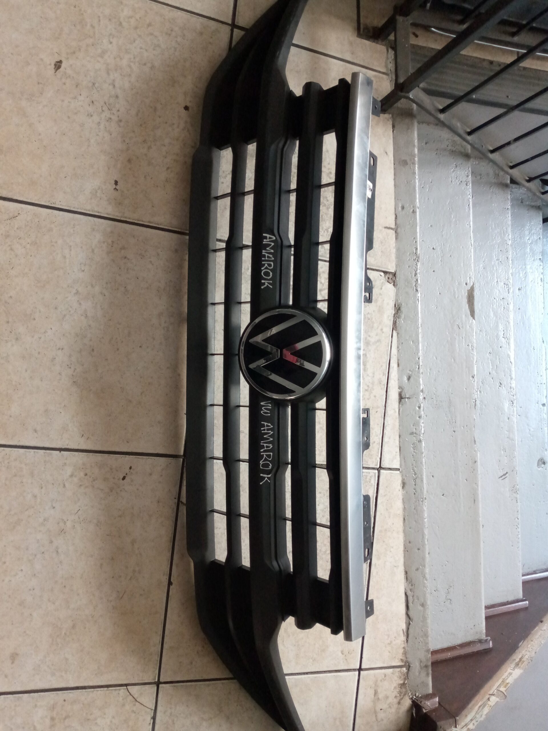 VW_AMAROK GRILL
