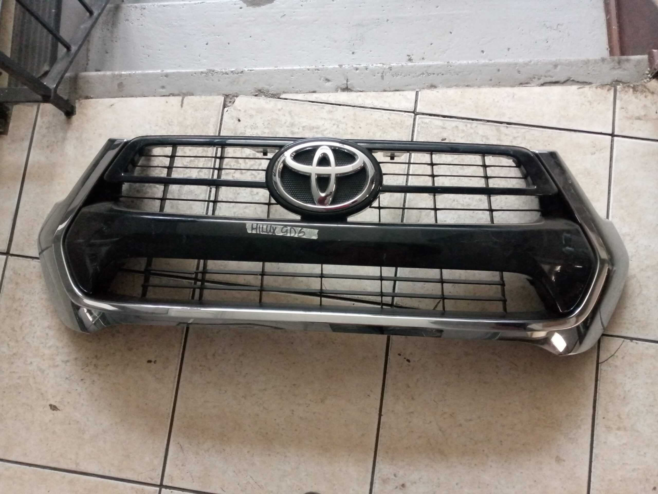 HILUX GD6 GRILL