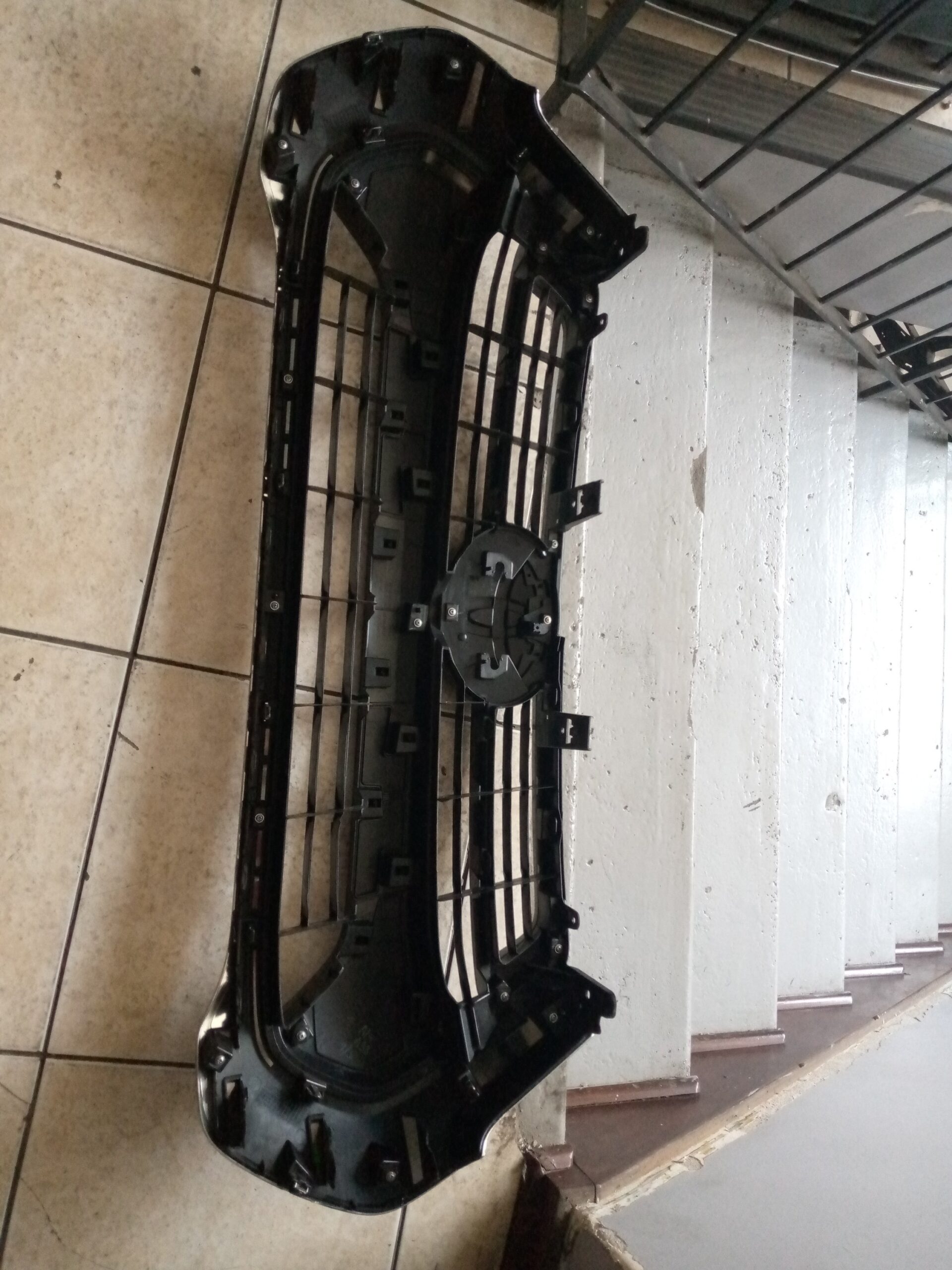 HILUX GD6 GRILL - Image 2