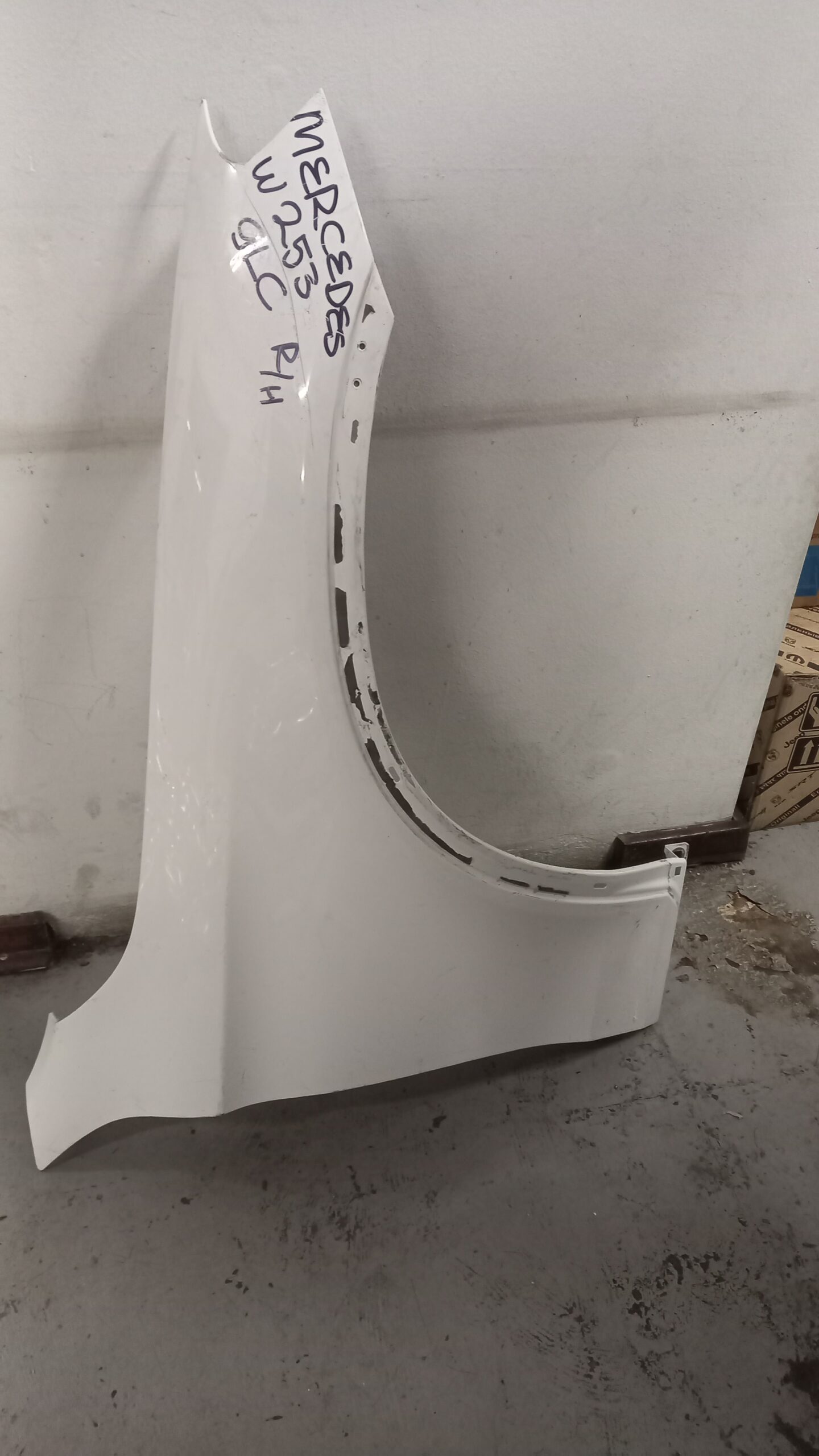 Mercedes-Benz W253 GLC Right-Hand Fender Replacement