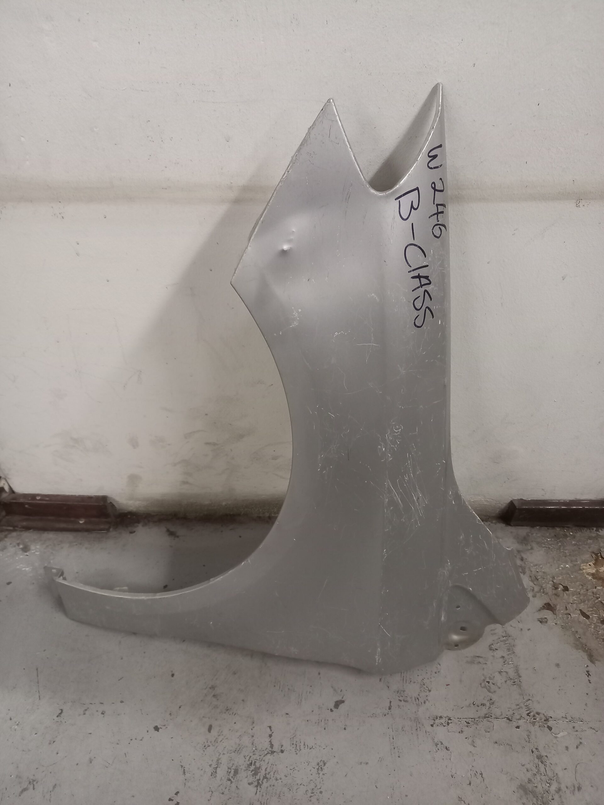 Mercedes-Benz W246 B-Class Right-Hand Fender Replacement