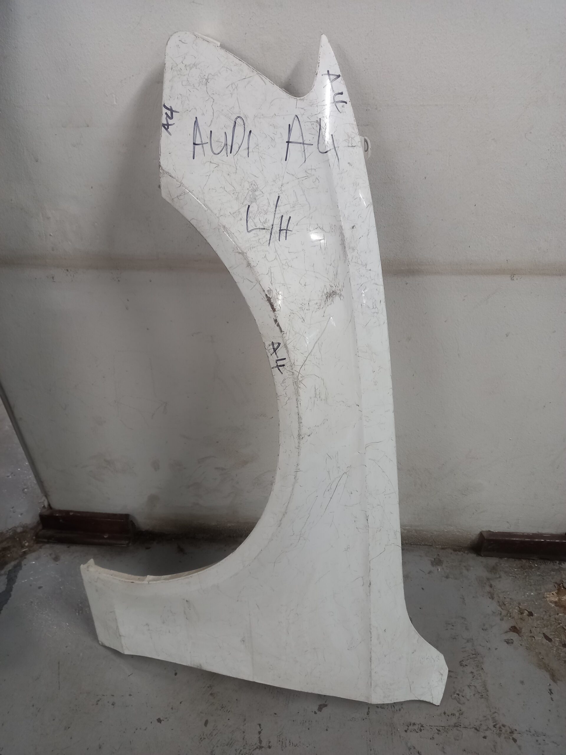 Audi A4 Left-Hand Fender Replacement