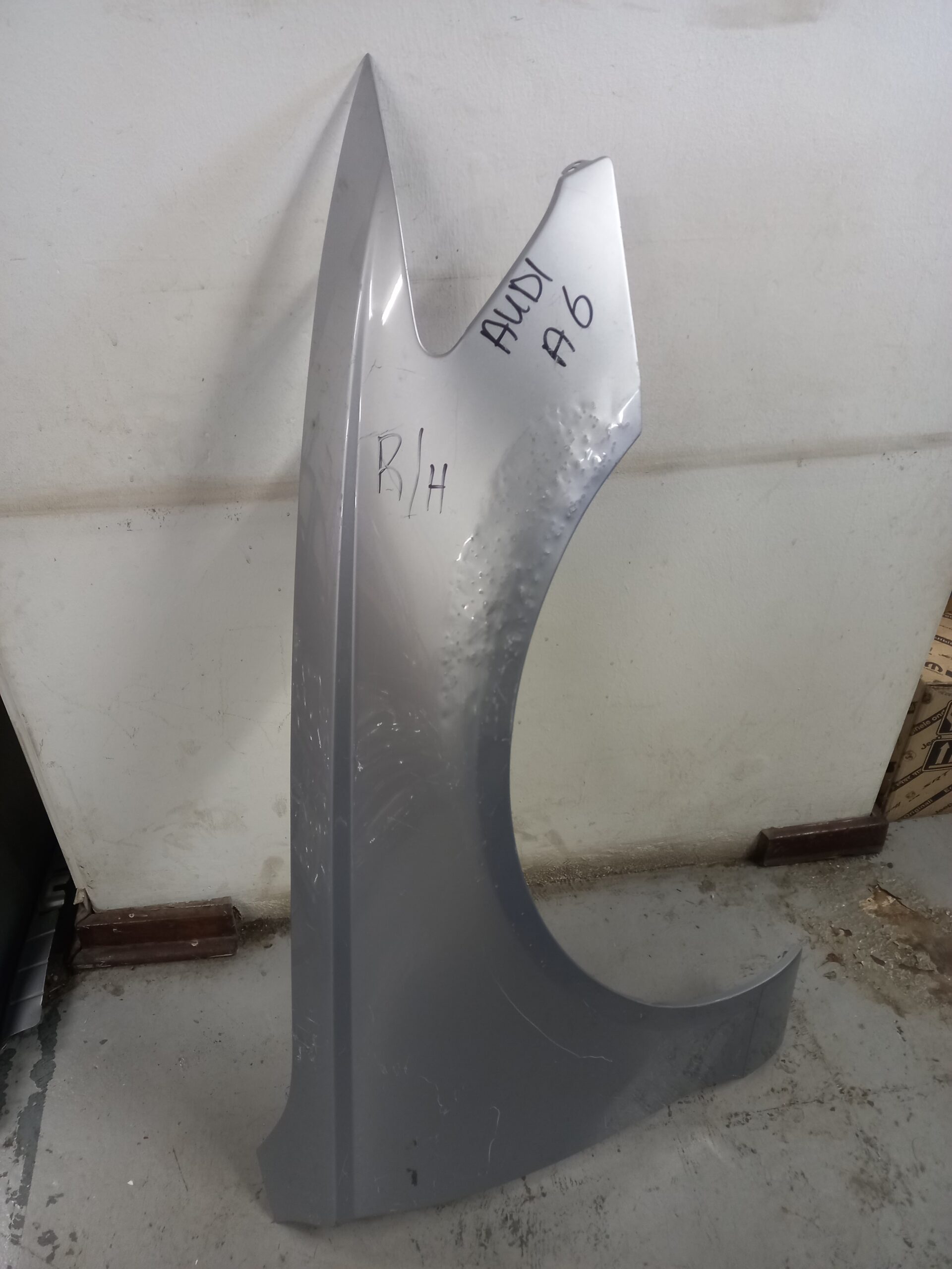 Audi A6 Right Fender Replacement