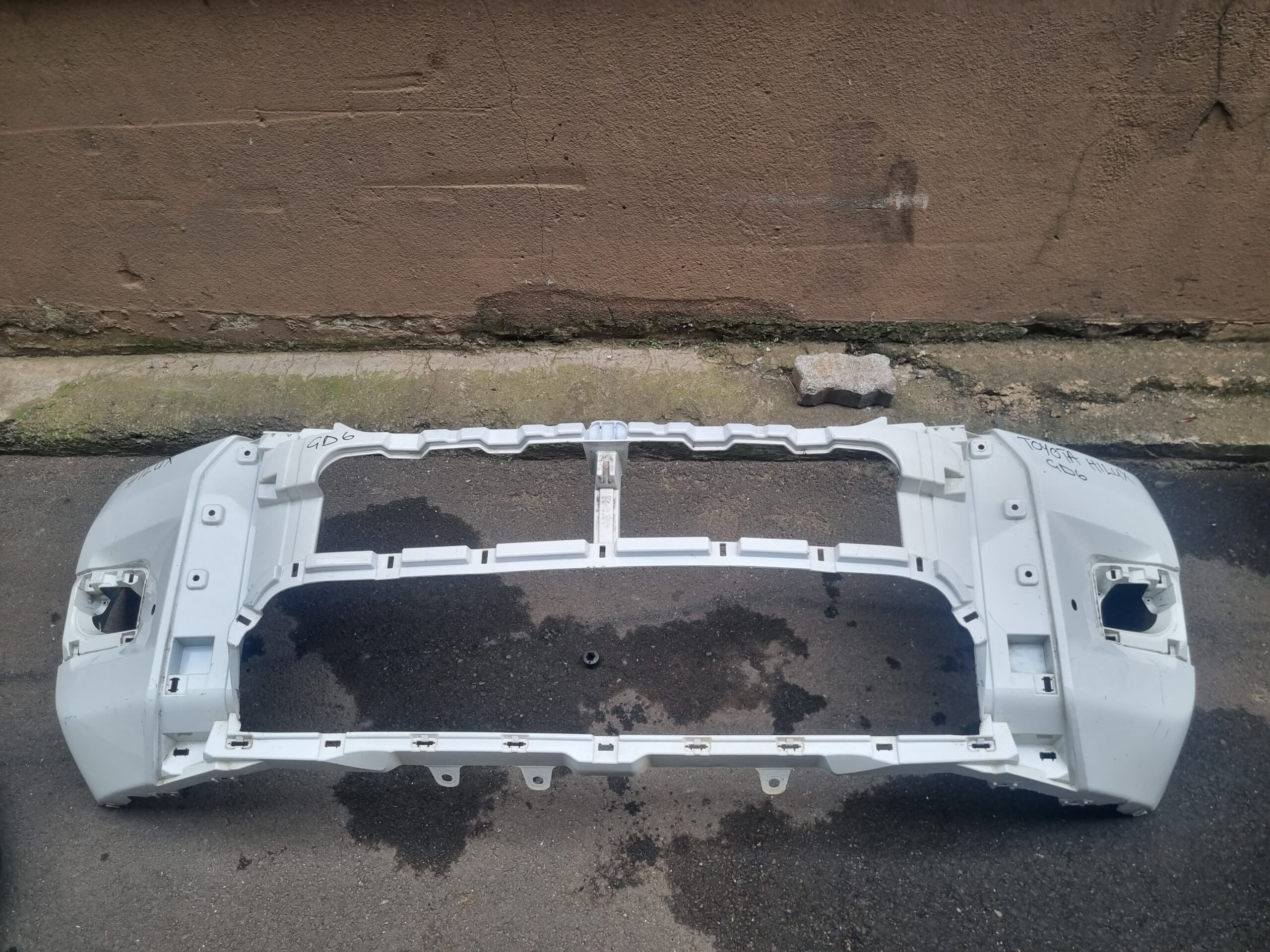 Toyota Hilux G06 Front Bumper Replacement