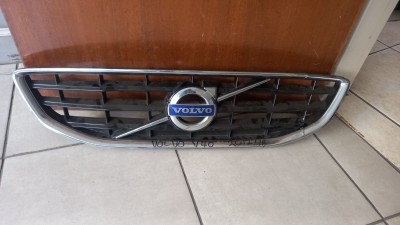 Volvo V40 2012 Front Grille Replacement