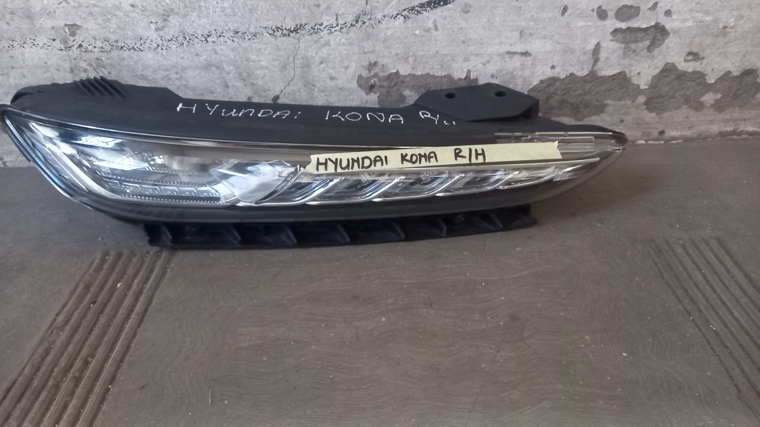 Hyundai Kona Right Headlight Replacement