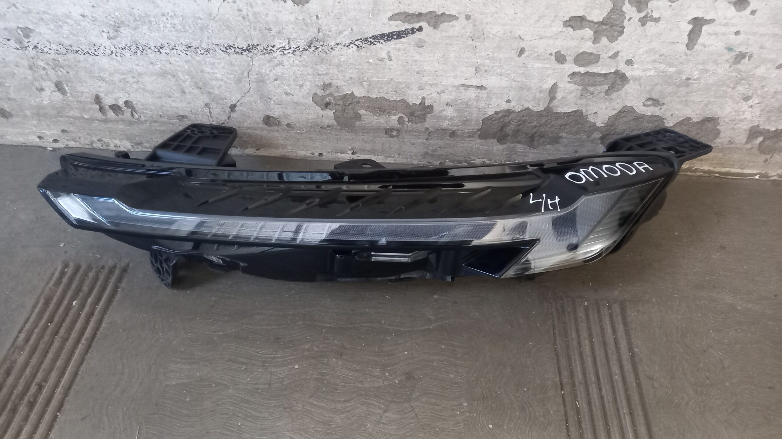 Omoda Left Headlight Replacement