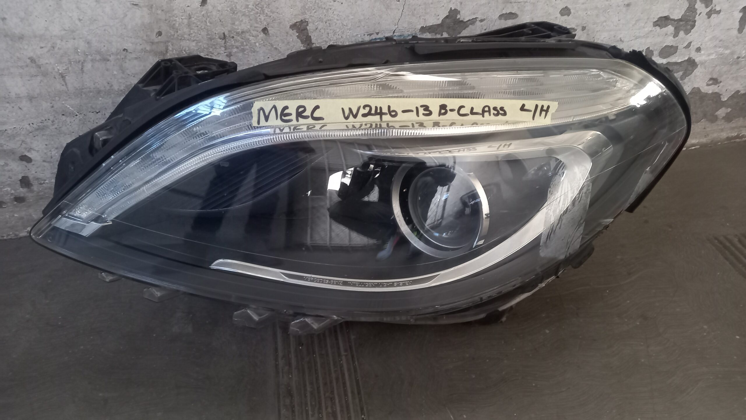 Mercedes-Benz W246 B-Class Left Headlight Replacement
