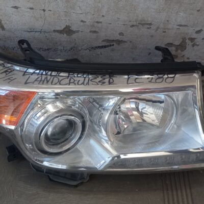 Toyota Land Cruiser LC200 Right Headlight Replacement