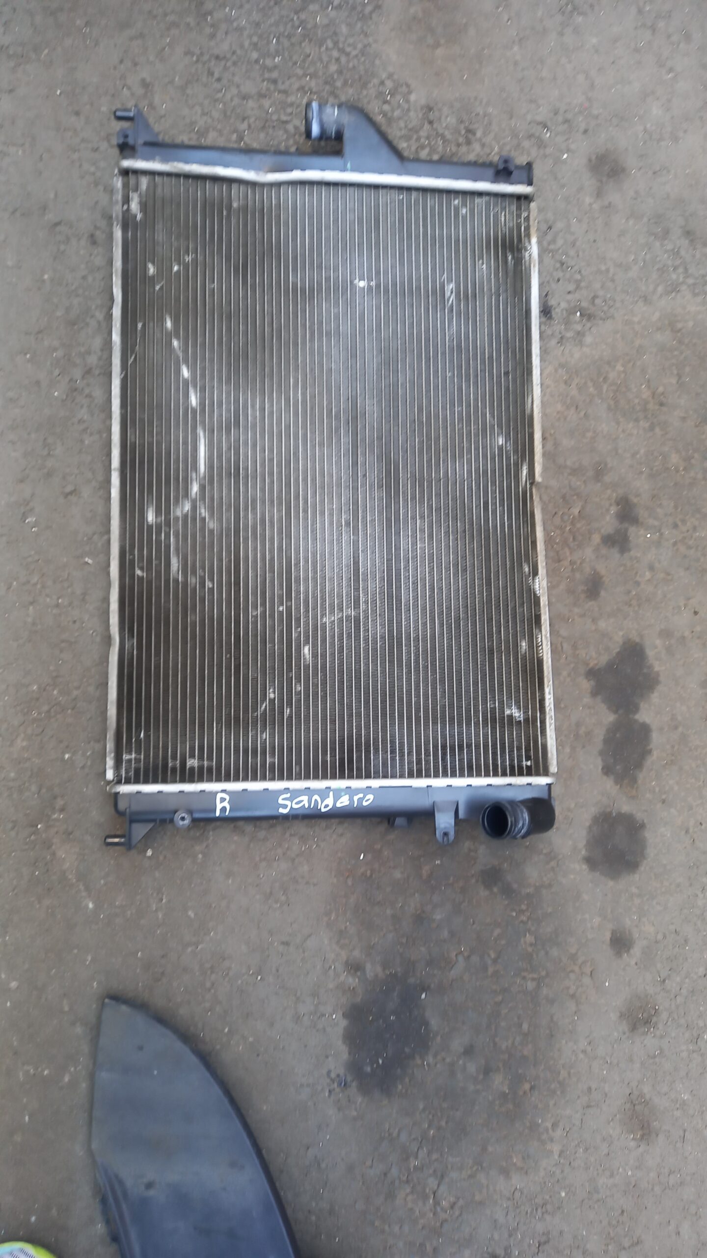 Renault Sandero Radiator Replacement