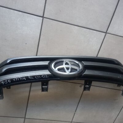 Toyota Hilux GD-6 Front Grille Replacement