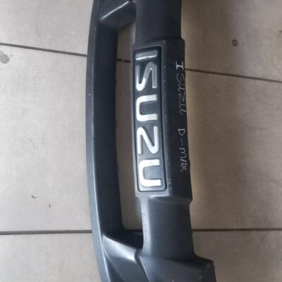 Isuzu D-Max Front Grille Replacement