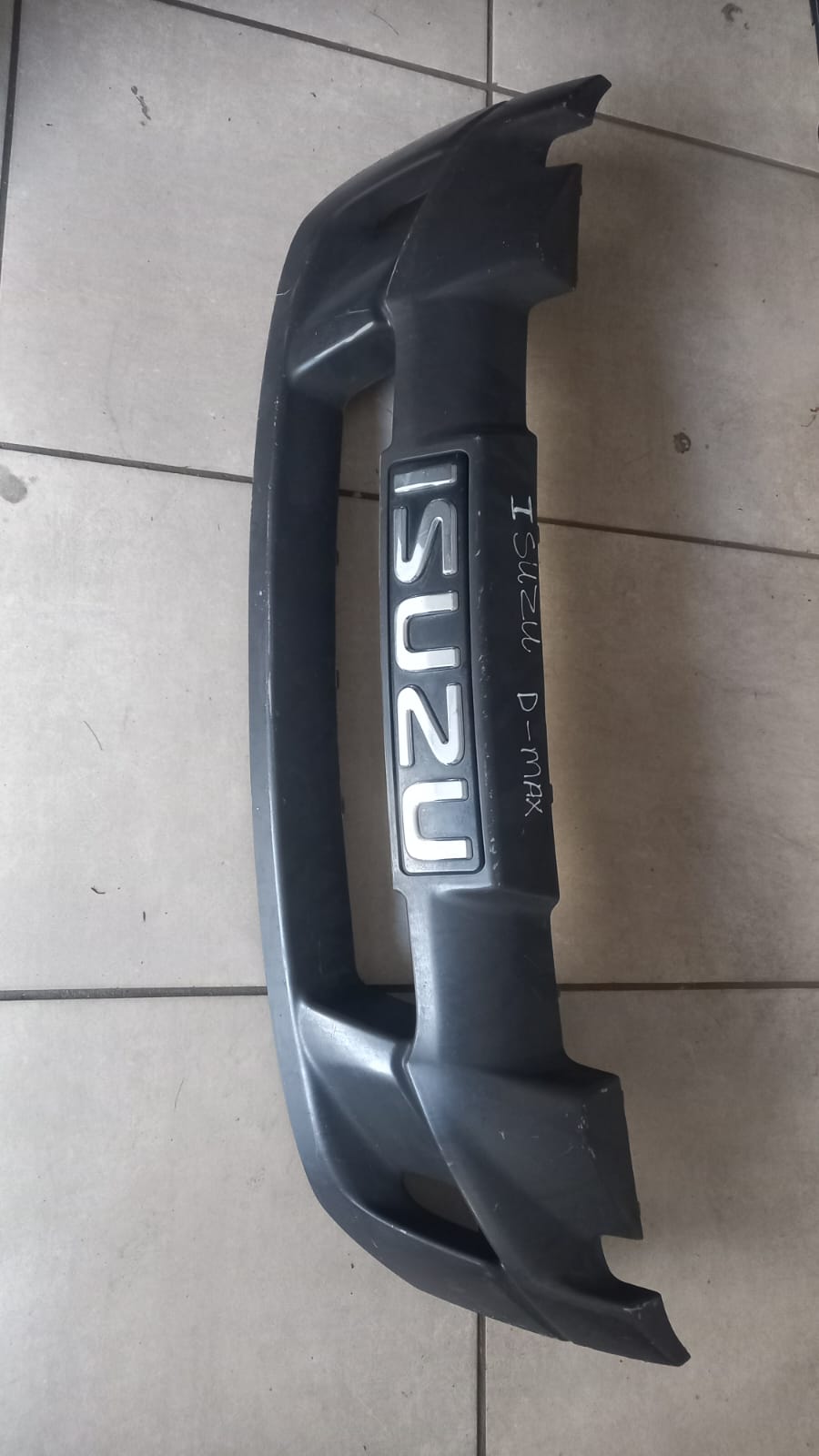 Isuzu D-Max Front Grille Replacement