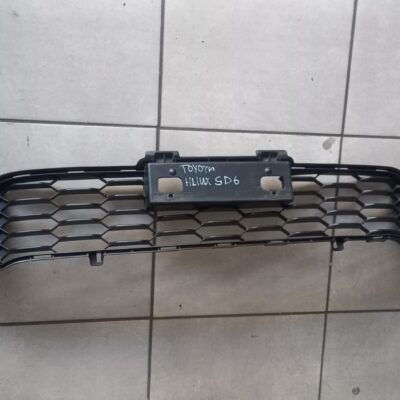 Toyota Hilux GD-6 Front Grille Replacement