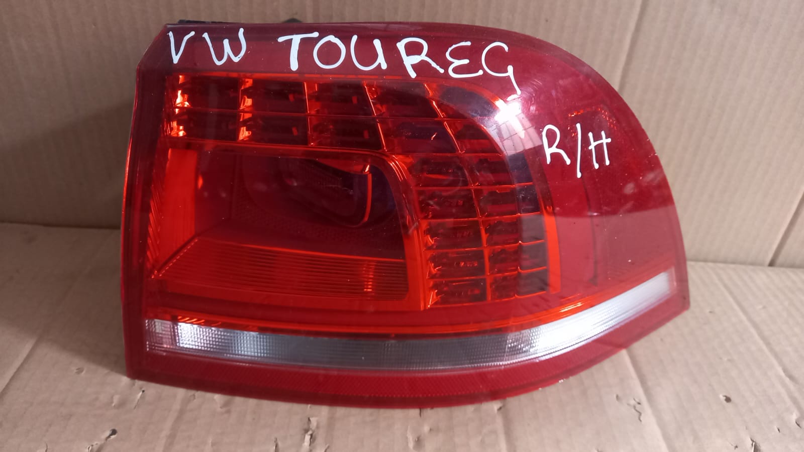 Volkswagen Touareg 2010–2014 LED Right Rear Tail Light OEM Replacement