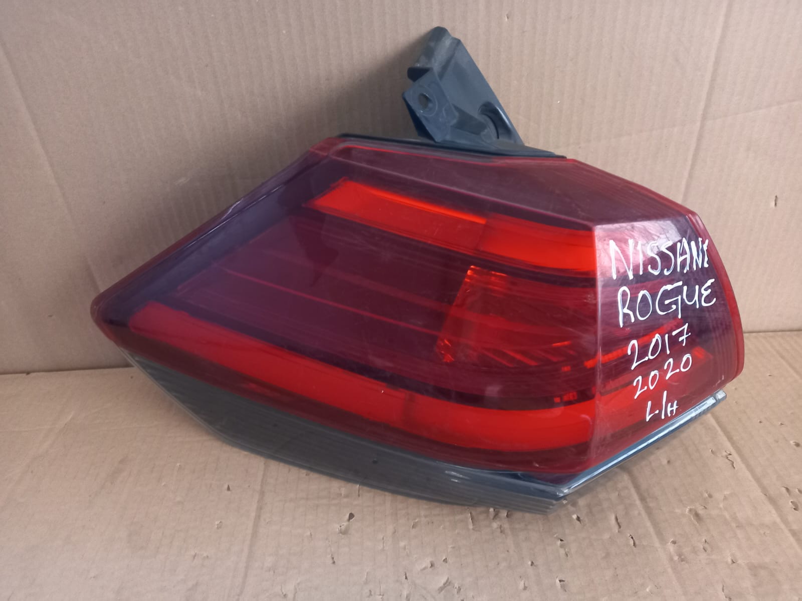Nissan Rogue 2017-2020 Left Rear Tail Light OEM Replacement